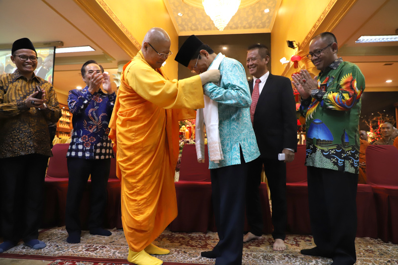 Menteri Agama Nasaruddin Umar menghadiri Perayaan Tri Suci Waisak 2569 BE di Wihara Ekayana Arama (Ashar/SinPo.id)