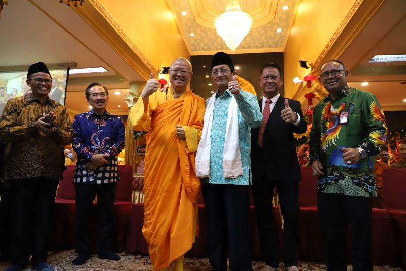 Menteri Agama Nasaruddin Umar menghadiri Perayaan Tri Suci Waisak 2569 BE di Wihara Ekayana Arama (Ashar/SinPo.id)