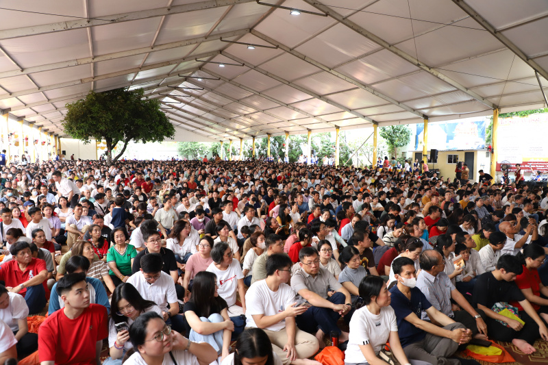 Menteri Agama Nasaruddin Umar menghadiri Perayaan Tri Suci Waisak 2569 BE di Wihara Ekayana Arama (Ashar/SinPo.id)