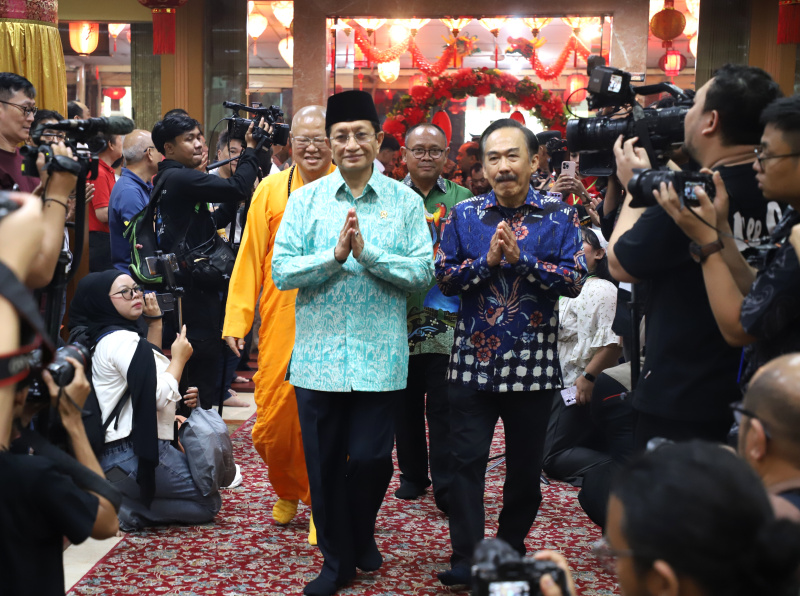 Menteri Agama Nasaruddin Umar menghadiri Perayaan Tri Suci Waisak 2569 BE di Wihara Ekayana Arama (Ashar/SinPo.id)