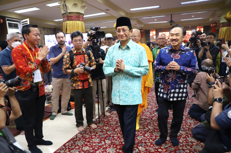 Menteri Agama Nasaruddin Umar menghadiri Perayaan Tri Suci Waisak 2569 BE di Wihara Ekayana Arama (Ashar/SinPo.id)