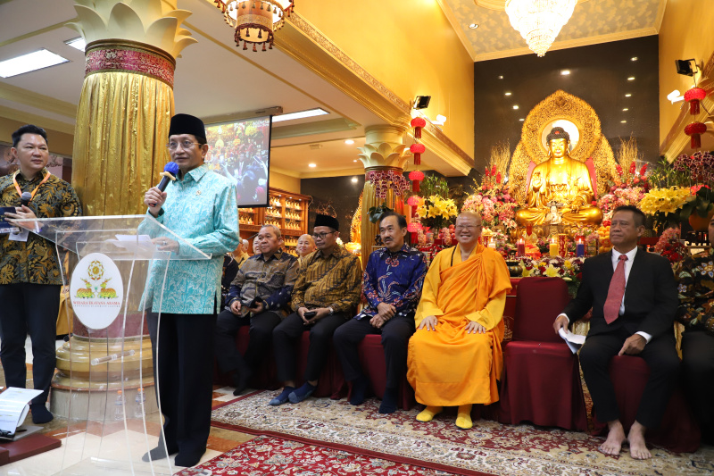 Menteri Agama Nasaruddin Umar menghadiri Perayaan Tri Suci Waisak 2569 BE di Wihara Ekayana Arama (Ashar/SinPo.id)