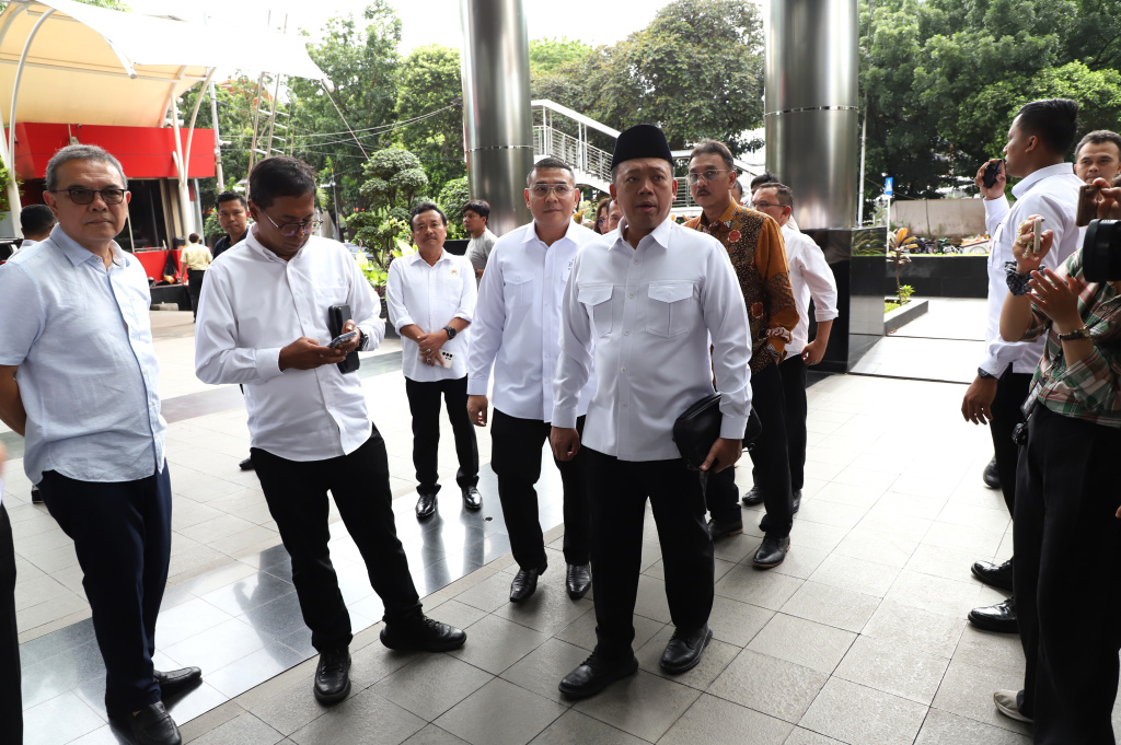 Menteri ATR/BPN Nusron Wahid mendatangi Gedung KPK untuk meminta masukan mencegah pungutan liar di bidang pertanahan (Ashar/SinPo.id)