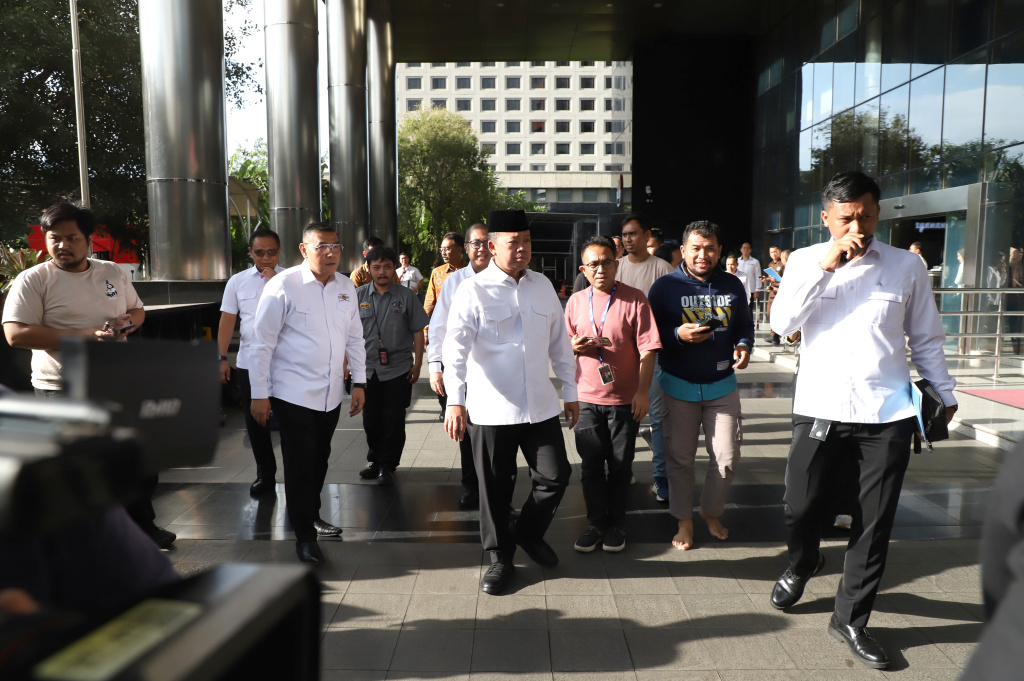 Menteri ATR/BPN Nusron Wahid mendatangi Gedung KPK untuk meminta masukan mencegah pungutan liar di bidang pertanahan (Ashar/SinPo.id)