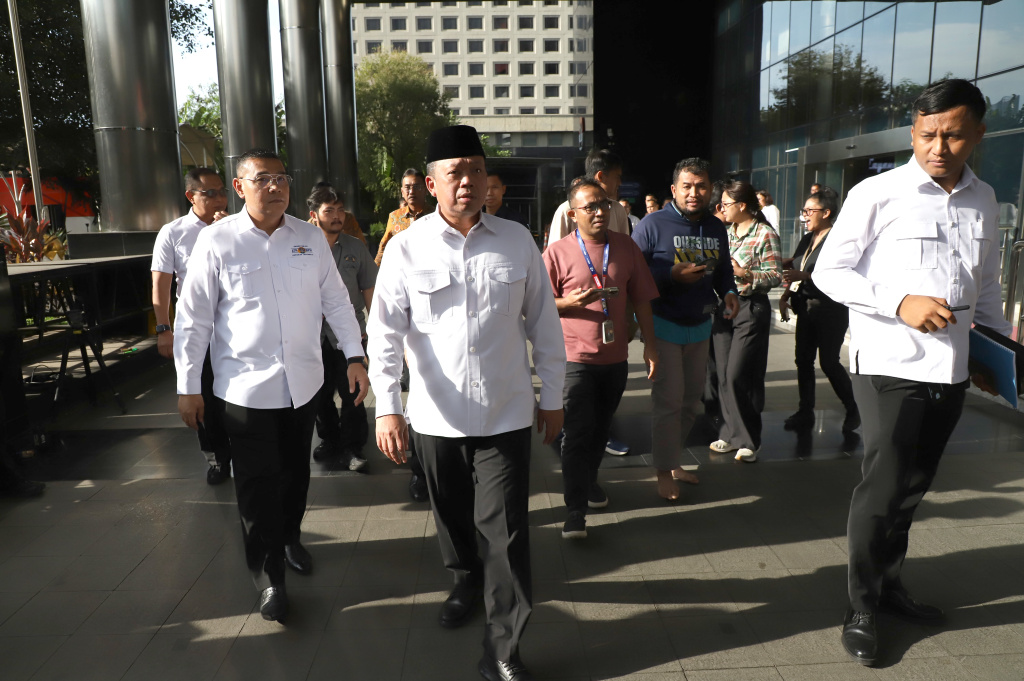 Menteri ATR/BPN Nusron Wahid mendatangi Gedung KPK untuk meminta masukan mencegah pungutan liar di bidang pertanahan (Ashar/SinPo.id)