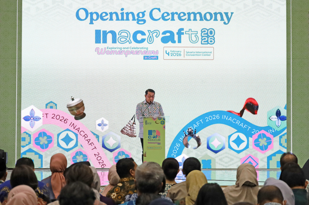 Menteri Ekonomi Kreatif Teuku Riefky Harsya resmi membuka Pameran Inacraft 2026 di JCC (Ashar/SinPo.id)