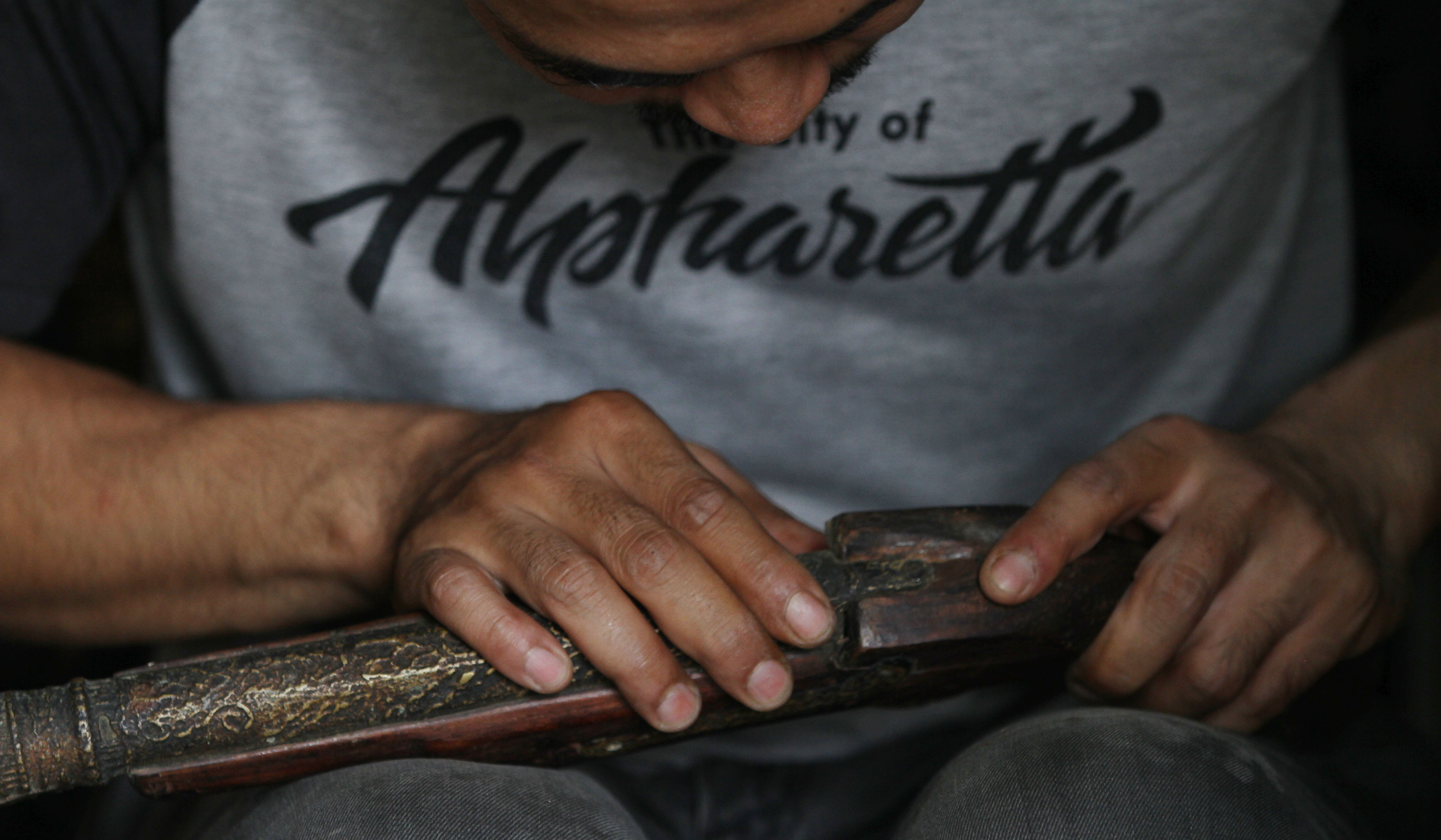 Penjualan barang antik Jalan Surabaya. (Agus Priatna/SinPo.id)