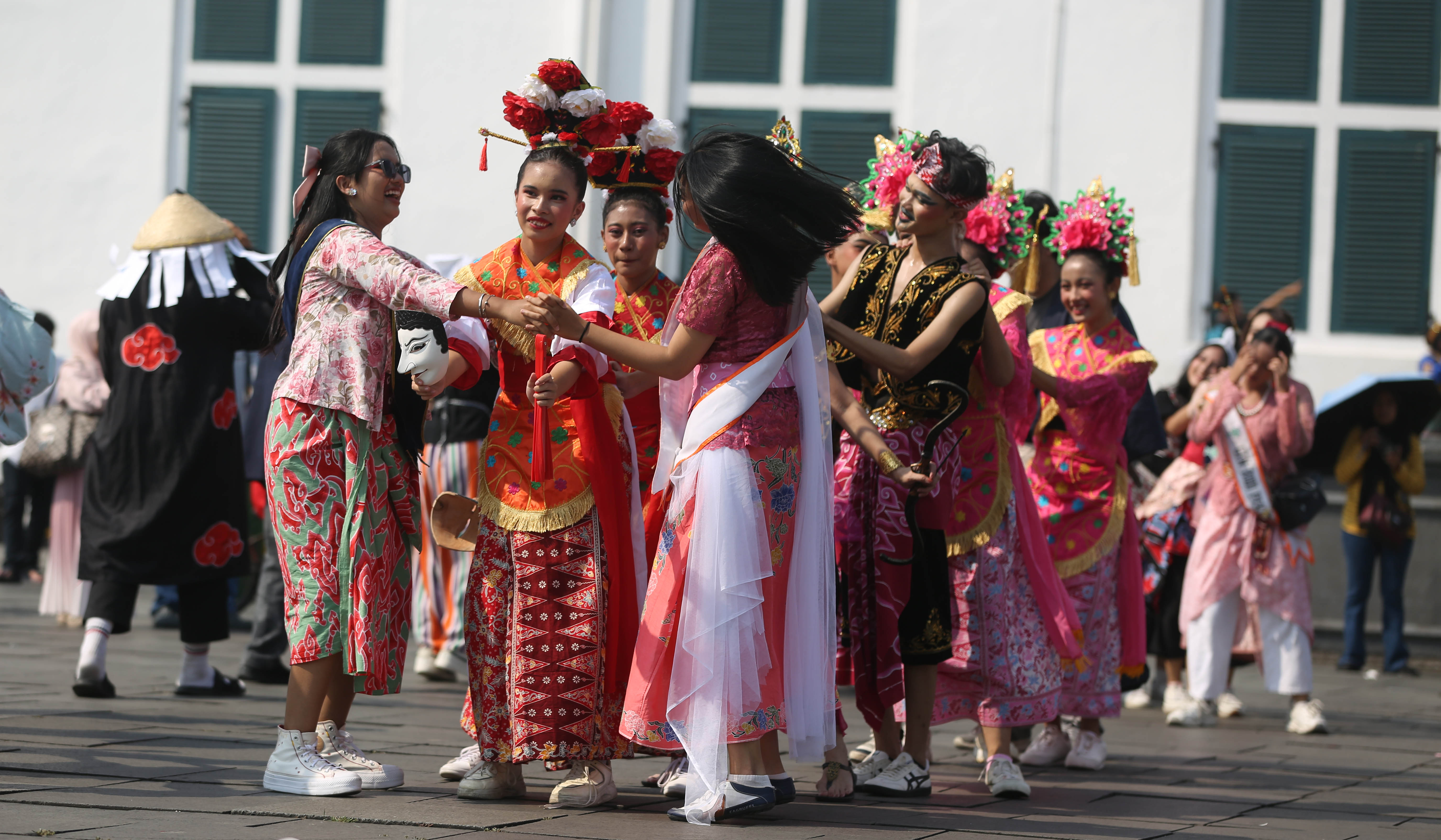 Parade budaya rangkaian HUT ke-499 Kota Jakarta. (Agus Priatna/SinPo.id)