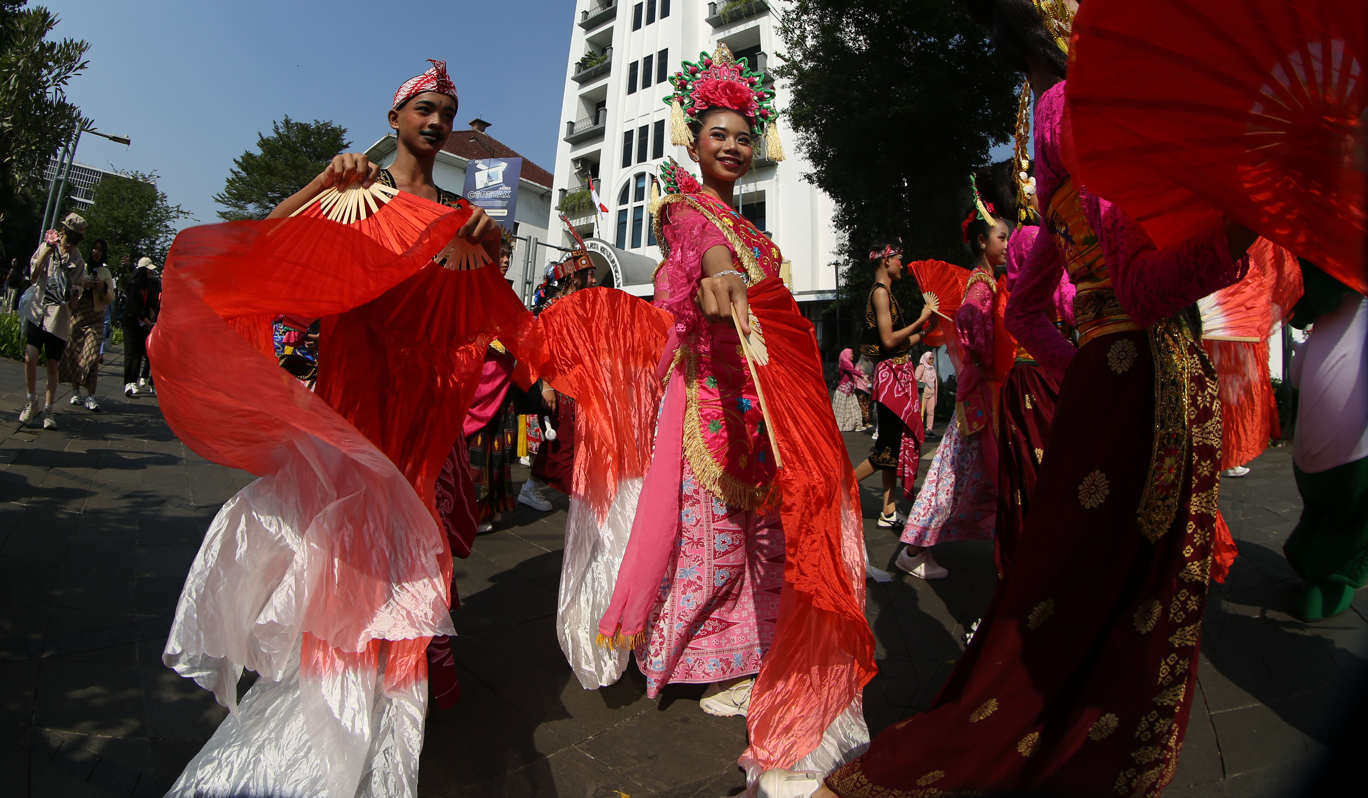 Parade budaya rangkaian HUT ke-499 Kota Jakarta. (Agus Priatna/SinPo.id)