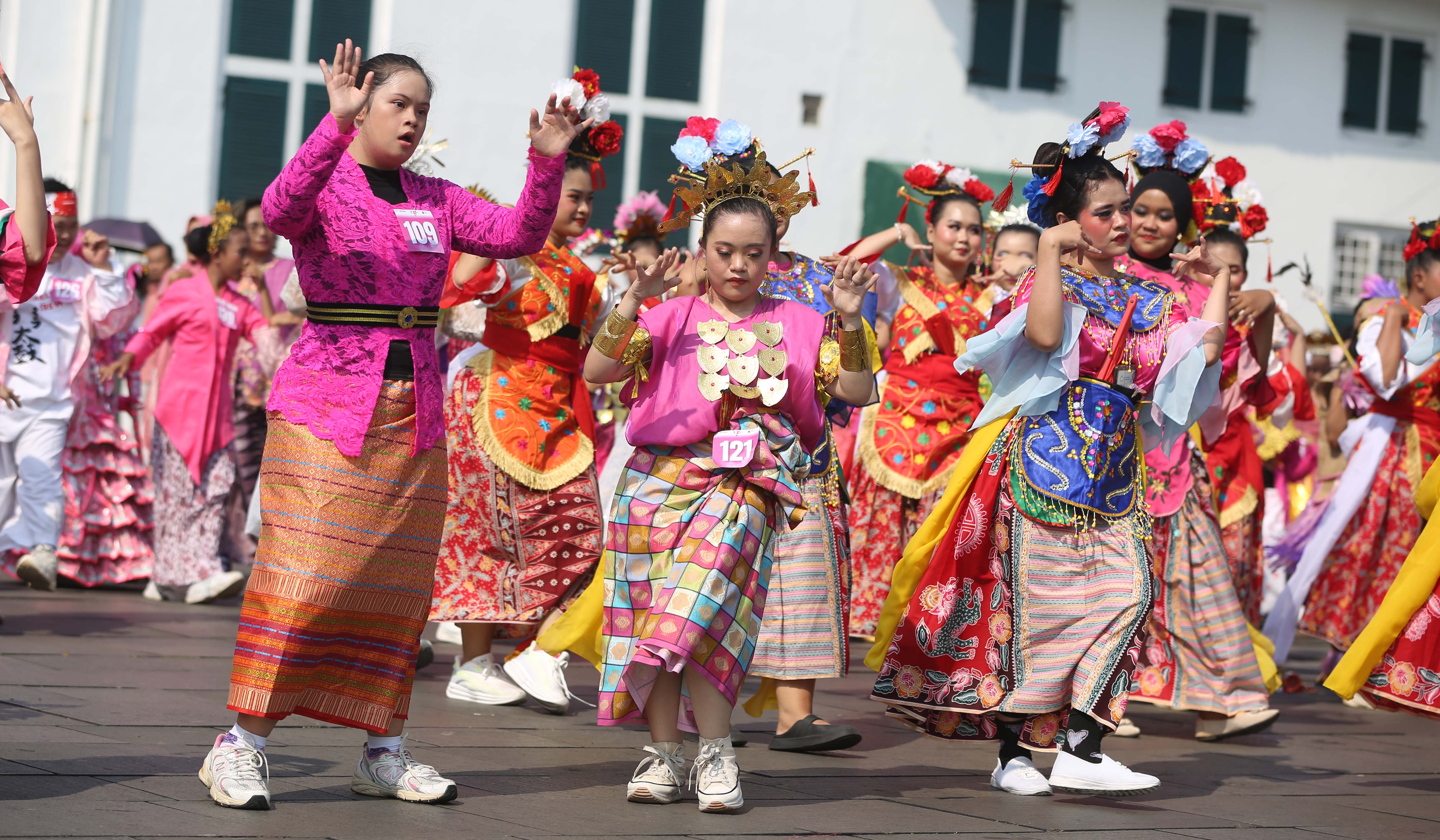 Parade budaya rangkaian HUT ke-499 Kota Jakarta. (Agus Priatna/SinPo.id)