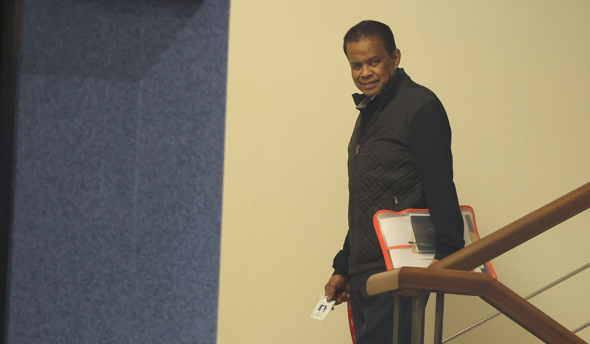 Mertua eks Menpora Dito Ariotedjo, usai diperiksa KPK. (Agus Priatna/SinPo.id)