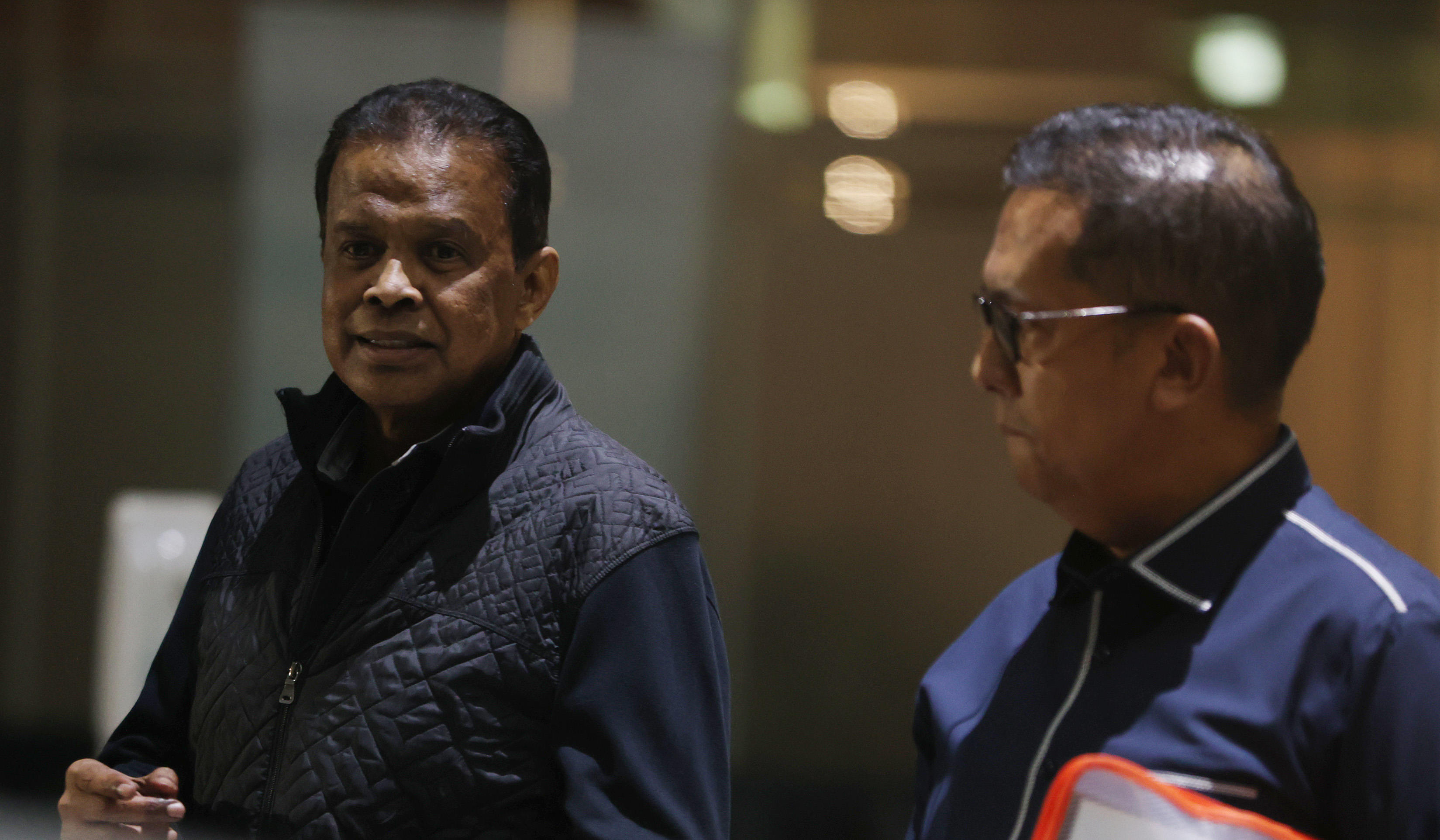 Mertua eks Menpora Dito Ariotedjo, usai diperiksa KPK. (Agus Priatna/SinPo.id)