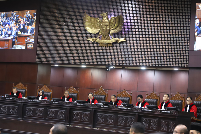 MK tolak sidang gugatan sengketa pilpres 2024 pasangan nomor 03 Ganjar Pranowo-Mahfud MD (Ashar/SinPo.id)