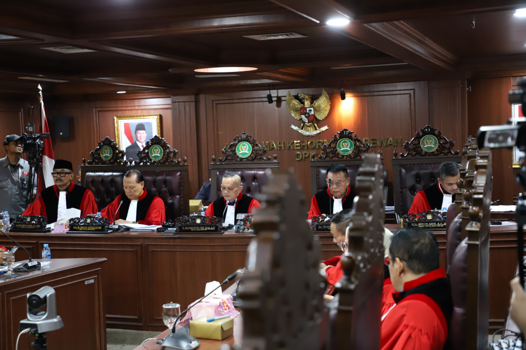 Mahkamah Kehormatan Dewan (MKD) menggelar sidang putusan kode etik Anggota DPR (Ashar/SinPo.id)