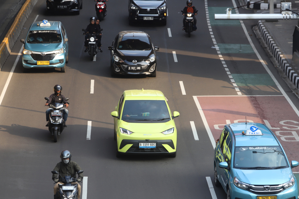 Pemprov DKI Jakarta menetapkan membebaskan Pajak Kendaraan Bermotor Listrik (PKB) dan bebas bea balik nama (BBNKB) sesuai Surat Edaran Menteri Dalam Negeri (Ashar/SinPo.id)