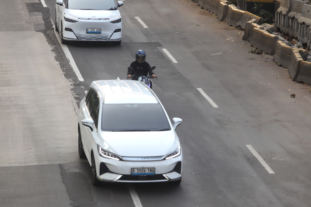 Pemprov DKI Jakarta menetapkan membebaskan Pajak Kendaraan Bermotor Listrik (PKB) dan bebas bea balik nama (BBNKB) sesuai Surat Edaran Menteri Dalam Negeri (Ashar/SinPo.id)