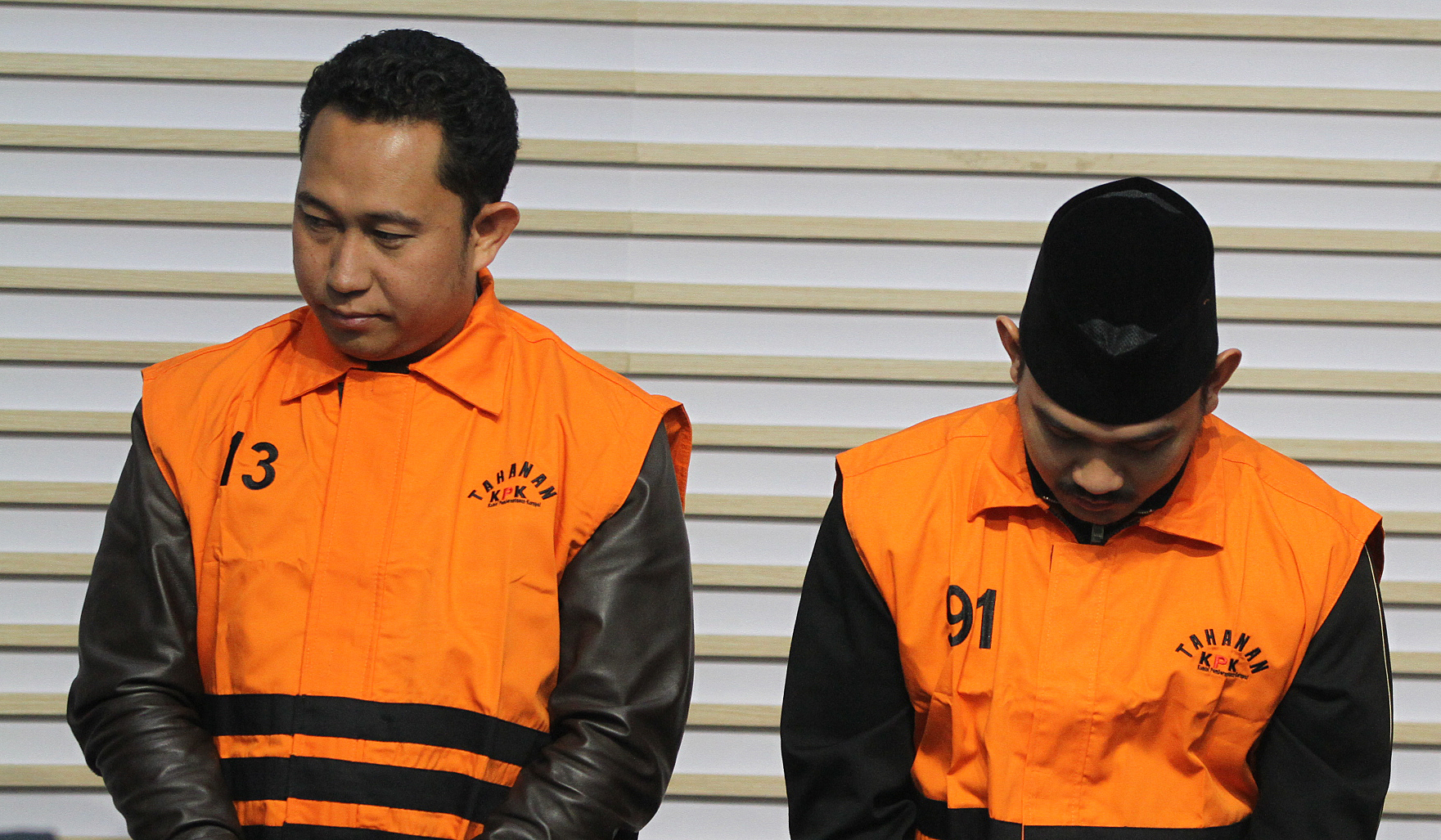 KPK tahan Bupati Bekasi. (Agus Priatna/SinPo.id)