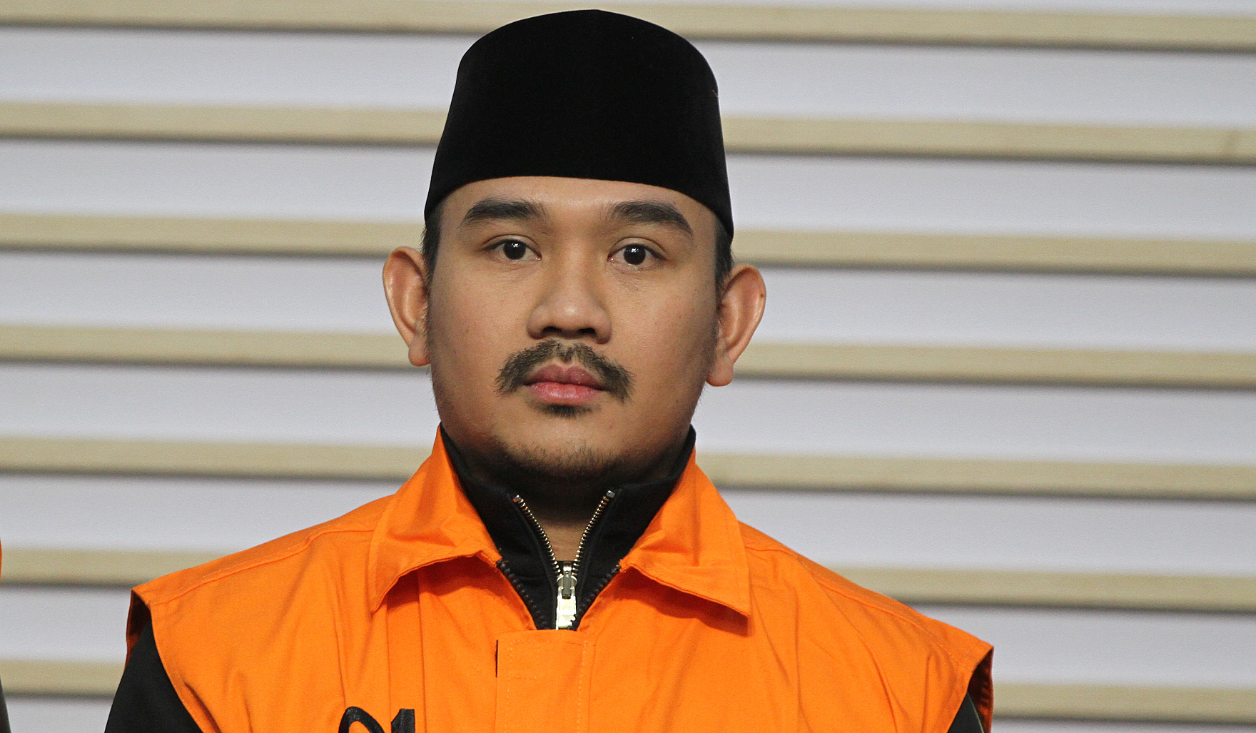 KPK tahan Bupati Bekasi. (Agus Priatna/SinPo.id)