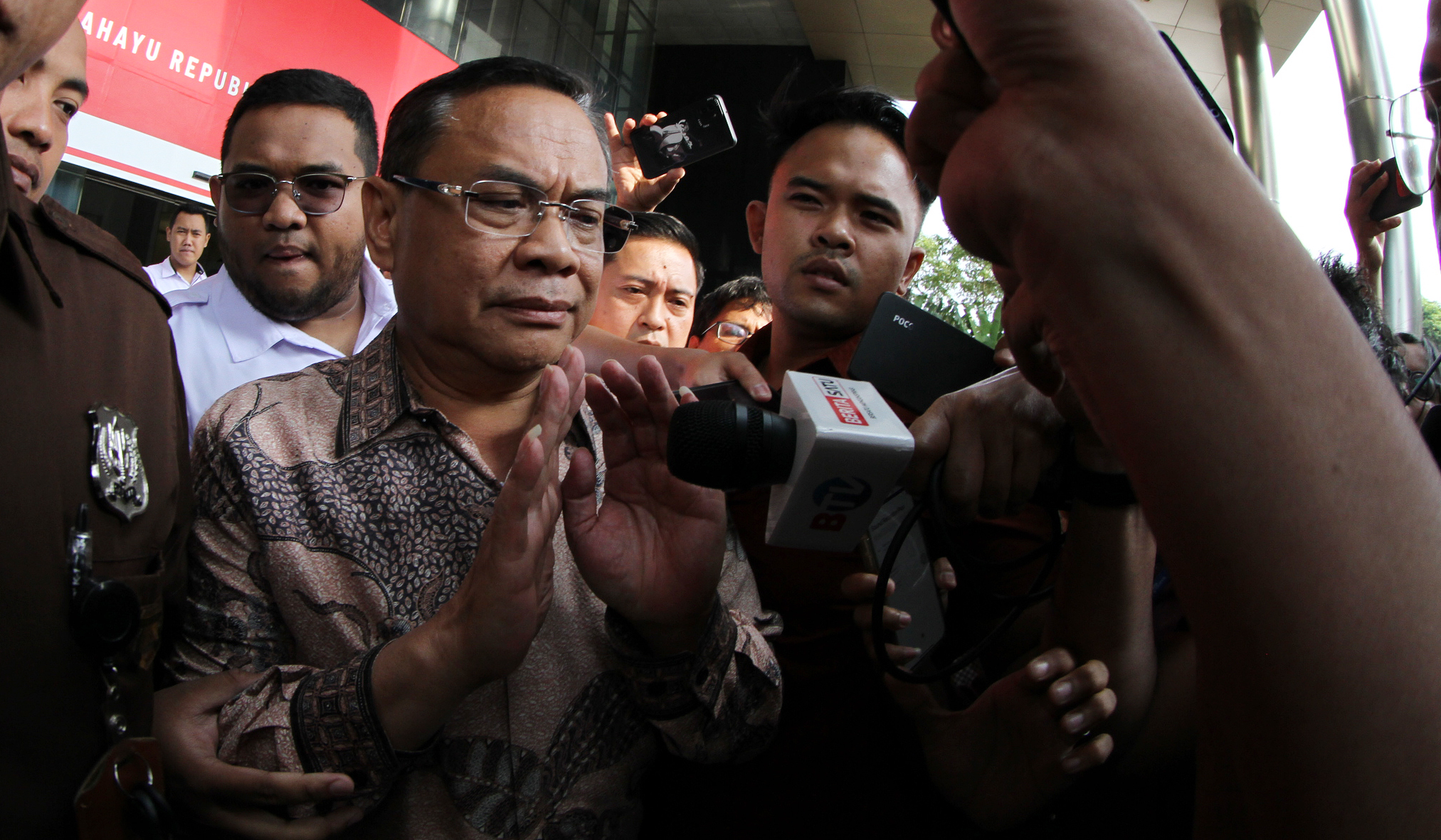 Bupati Pati, Sudewo, usai kembali menjalani pemeriksaan KPK. (Agus Priatna/SinPo.id)