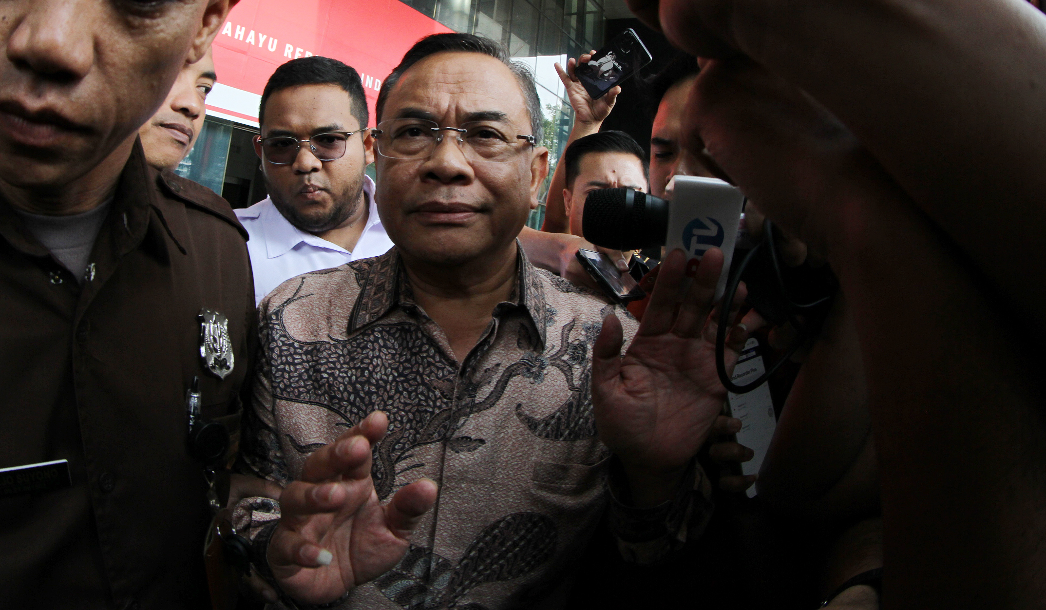 Bupati Pati, Sudewo, usai kembali menjalani pemeriksaan KPK. (Agus Priatna/SinPo.id)