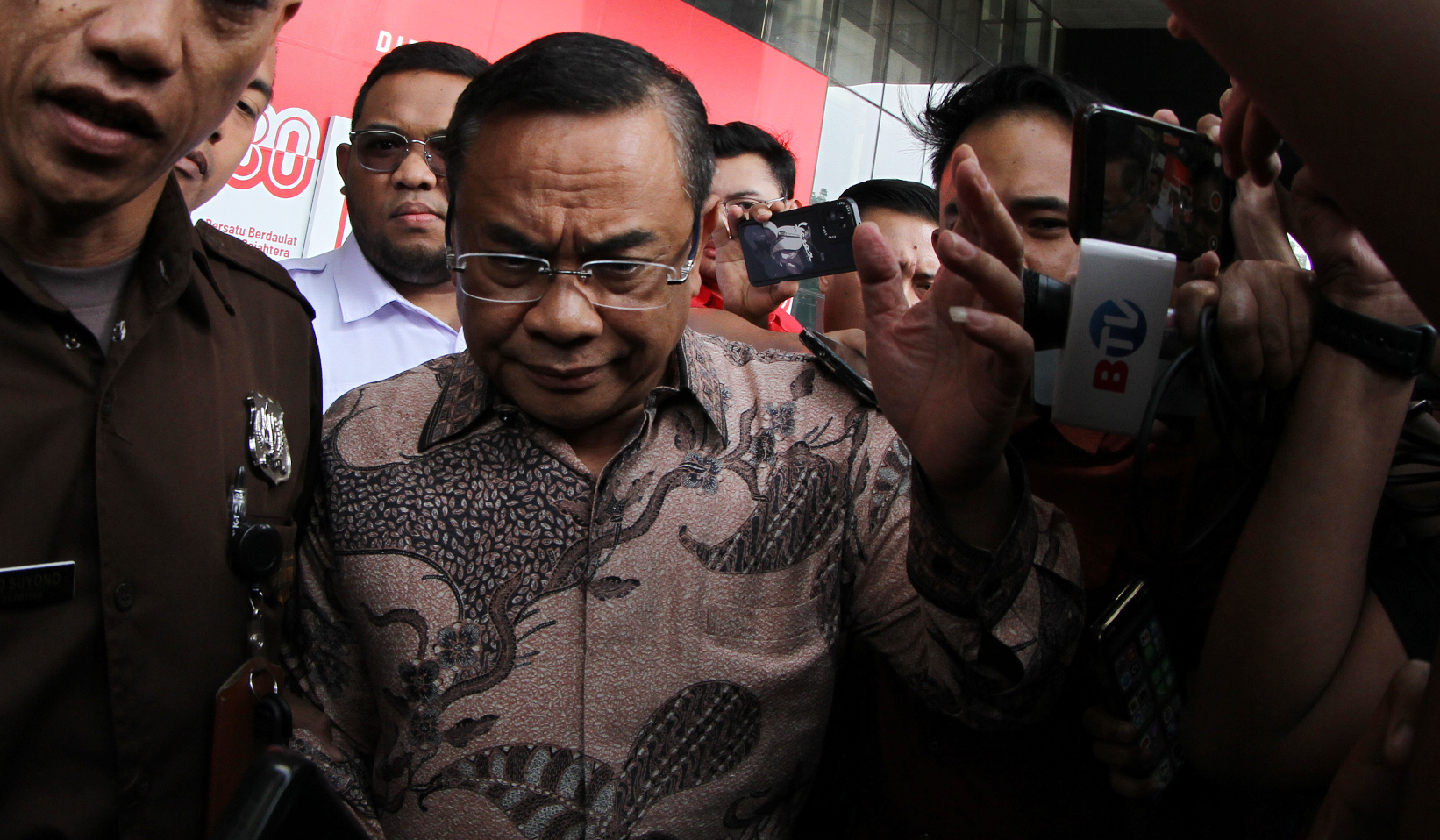 Bupati Pati, Sudewo, usai kembali menjalani pemeriksaan KPK. (Agus Priatna/SinPo.id)