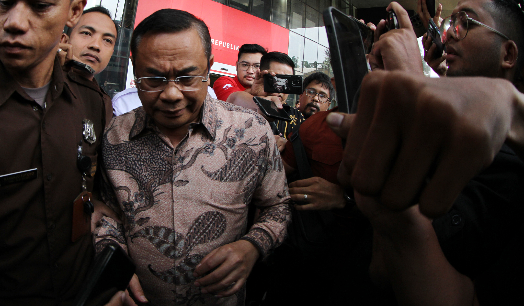 Bupati Pati, Sudewo, usai kembali menjalani pemeriksaan KPK. (Agus Priatna/SinPo.id)