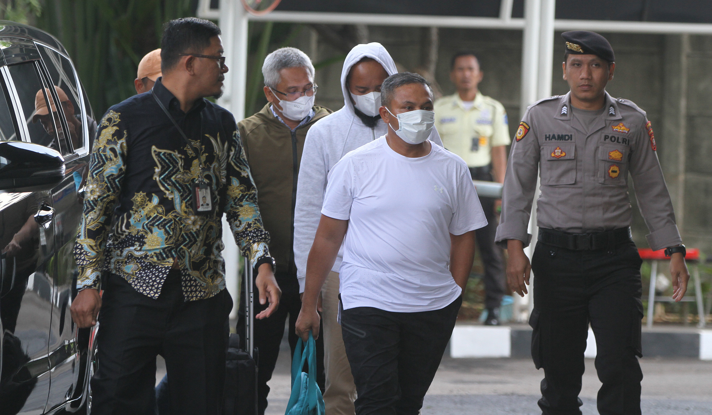 Gubernur Riau tiba di KPK. (Agus Priatna/SinPo.id)