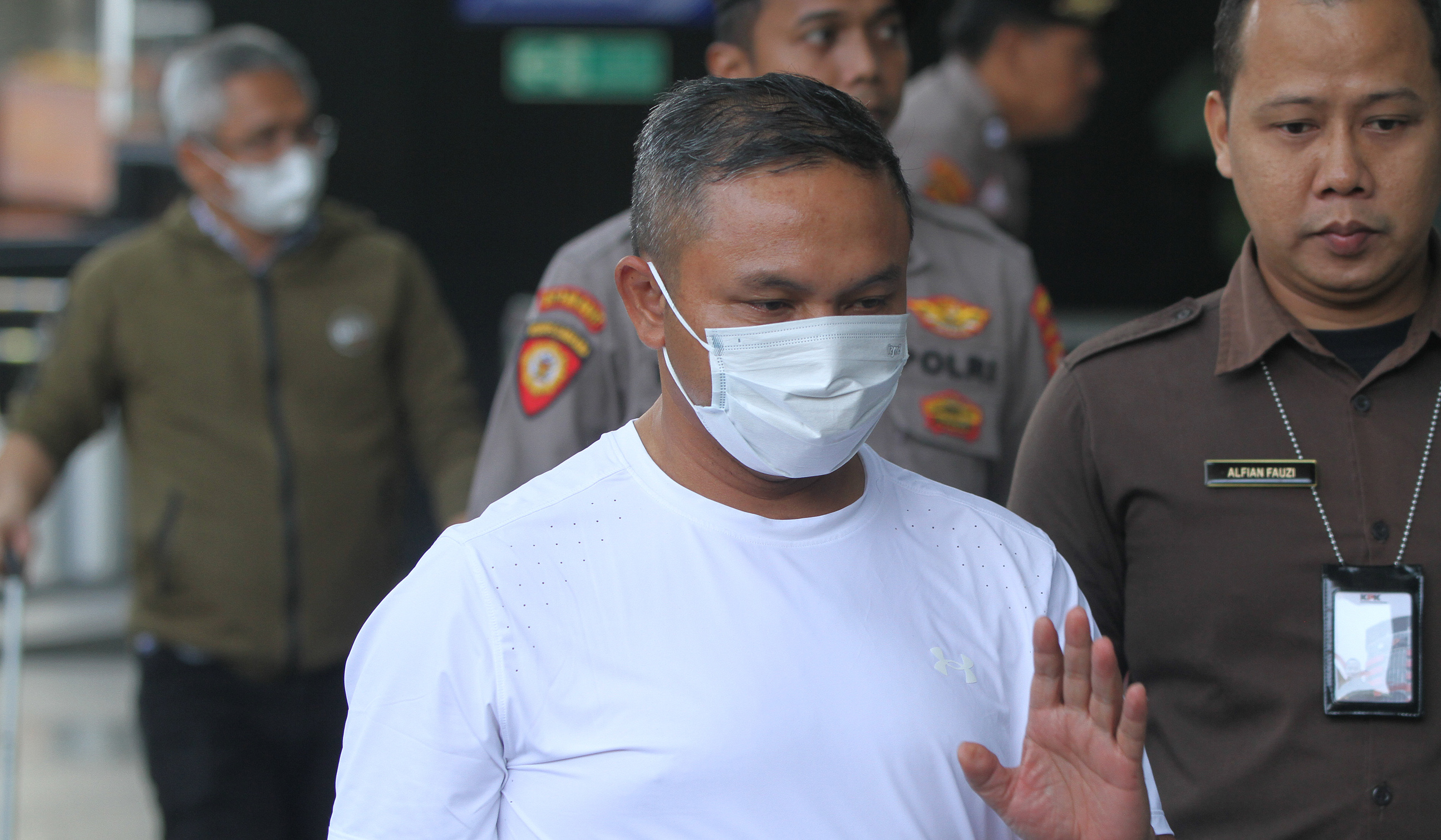 Gubernur Riau tiba di KPK. (Agus Priatna/SinPo.id)