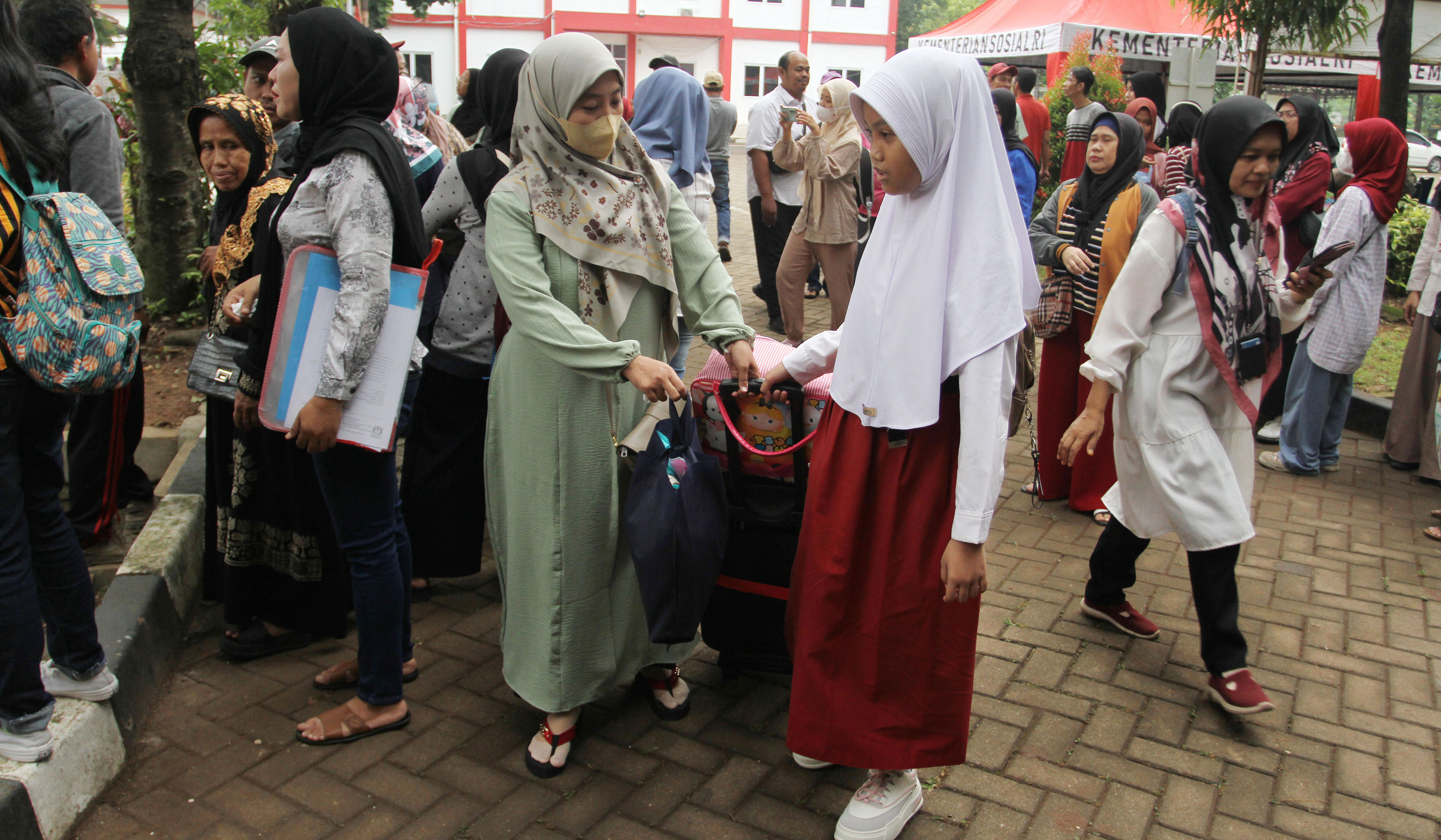 Hari pertama Sekolah Rakyat Sentra Handayani di Jakarta. (Agus Priatna/SinPo.id)