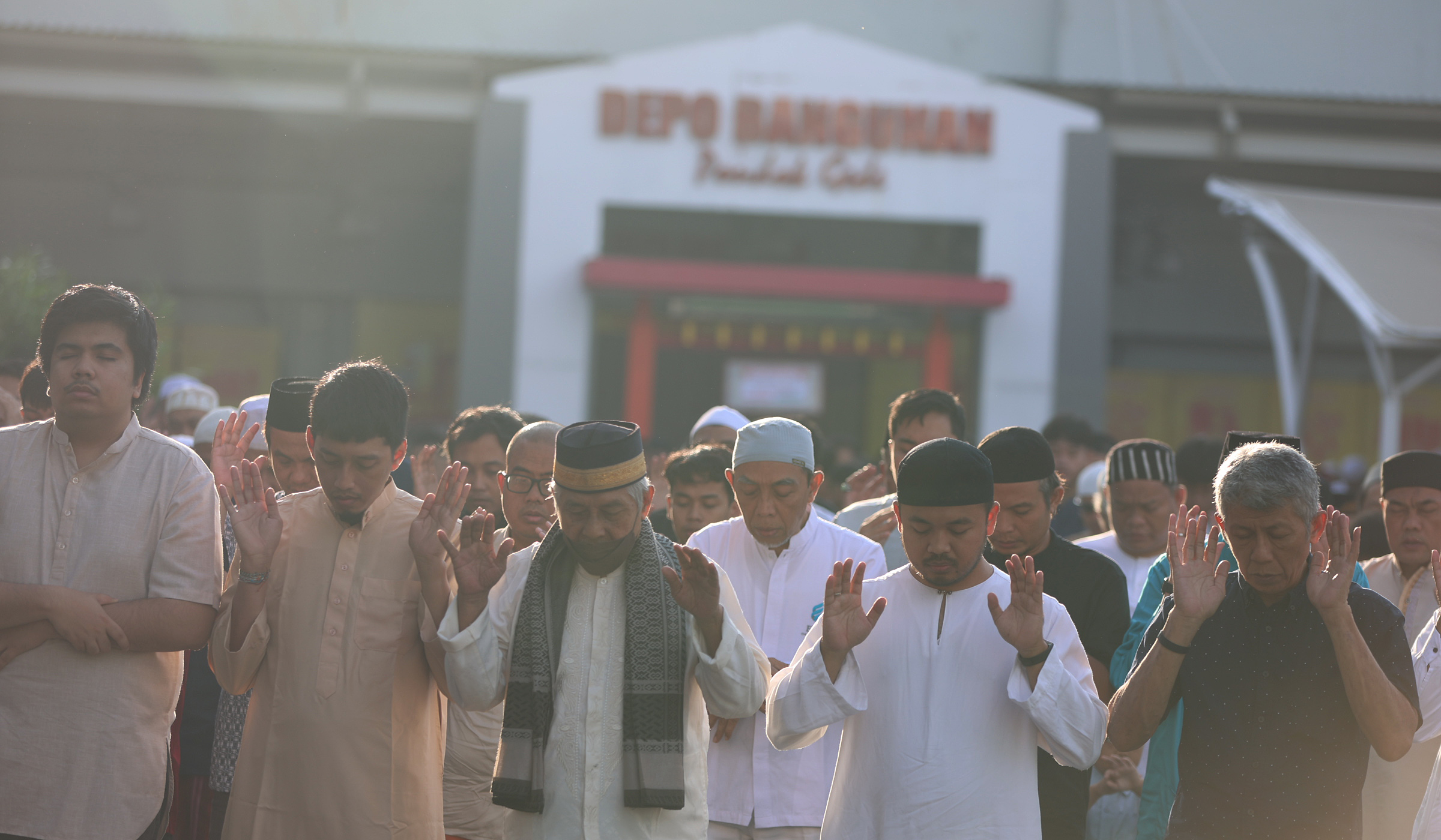 Suasana salat id jemaah Muhammdiyah Kota Bekasi. (Agus Priatna/SinPo.id)