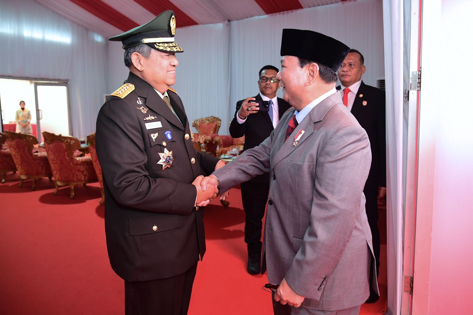 Menhan Prabowo saat bertemu dengan toko-tokoh senior di HUT TNI ke-78 (Ashar/Foto:Tim Prabowo/Sinpo.id)
