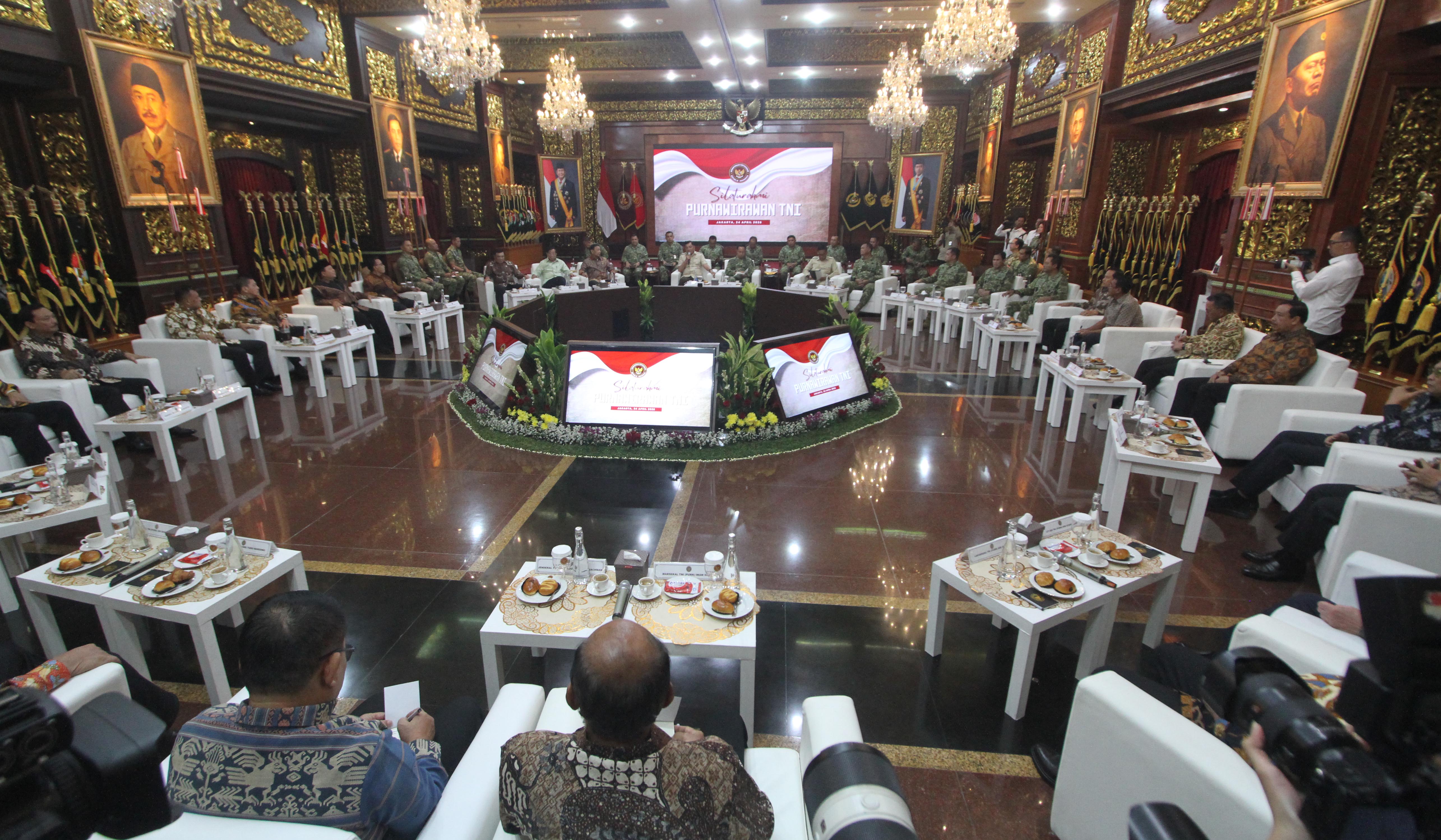 Menhan kumpulkan para mantan Panglima TNI. (Agus Priatna/SinPo.id)