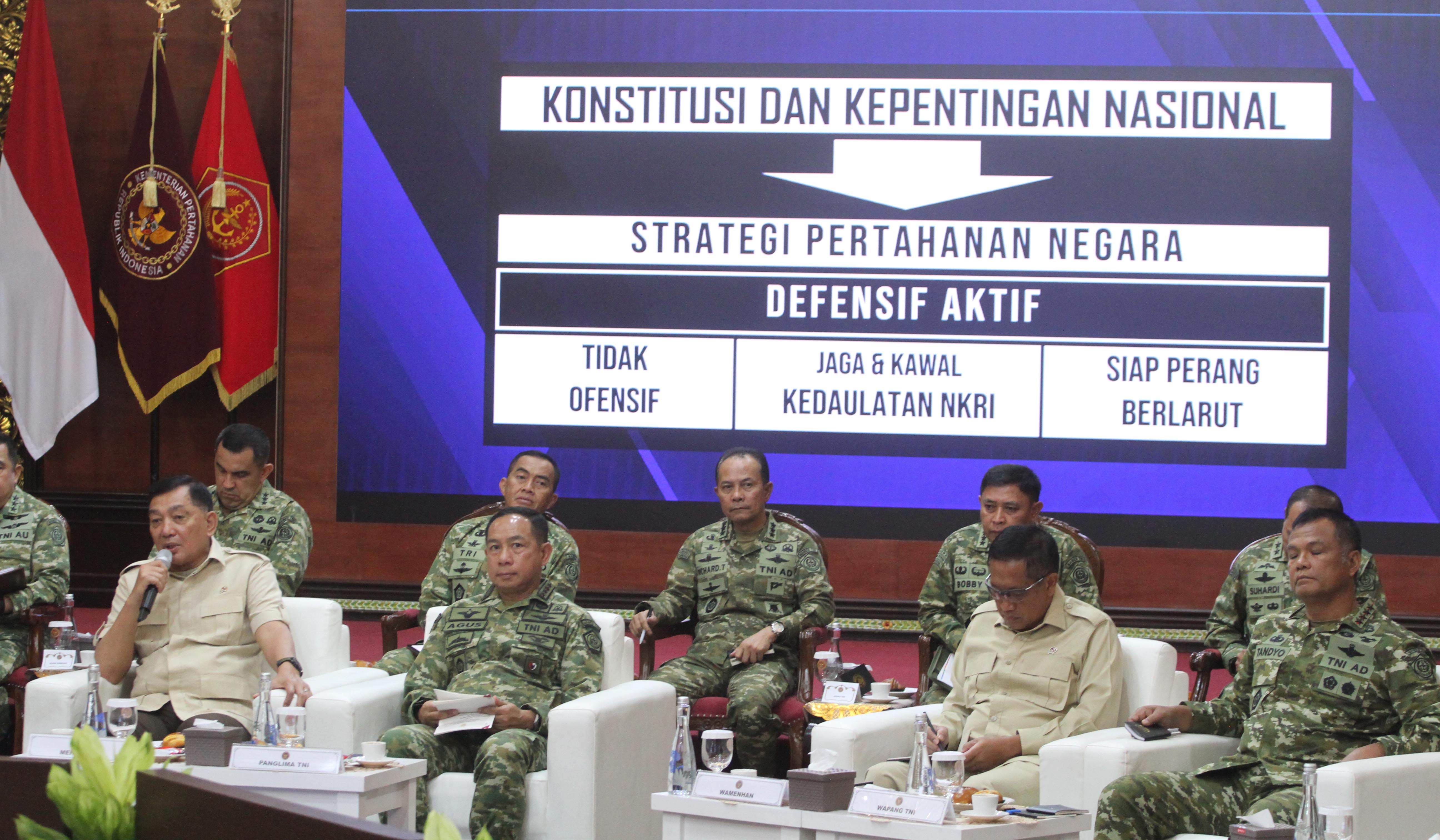 Menhan kumpulkan para mantan Panglima TNI. (Agus Priatna/SinPo.id)