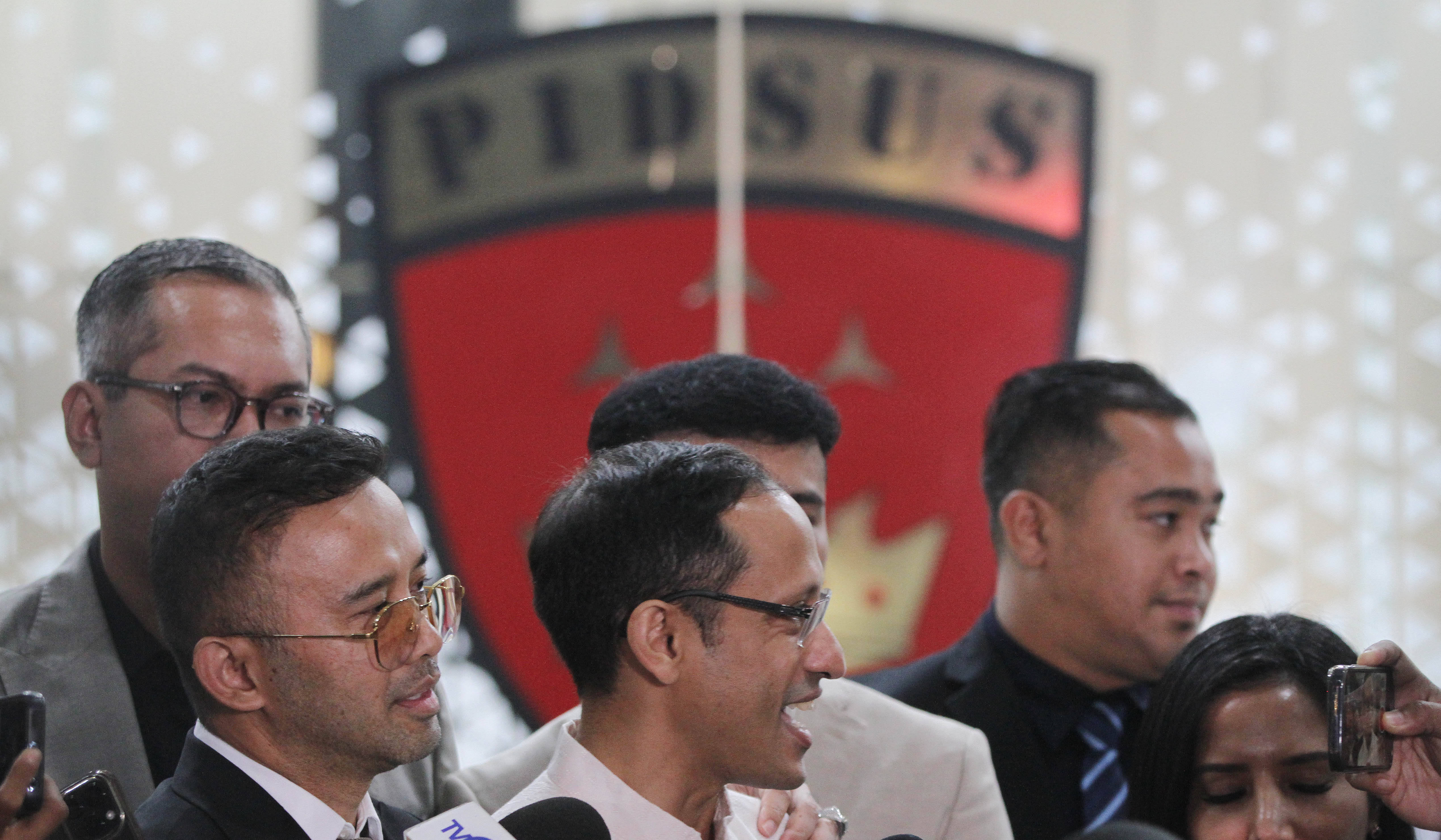 Nadiem usai menjalani pemeriksaan Kejaksaan Agung. (Agus Priatna/SinPo.id)