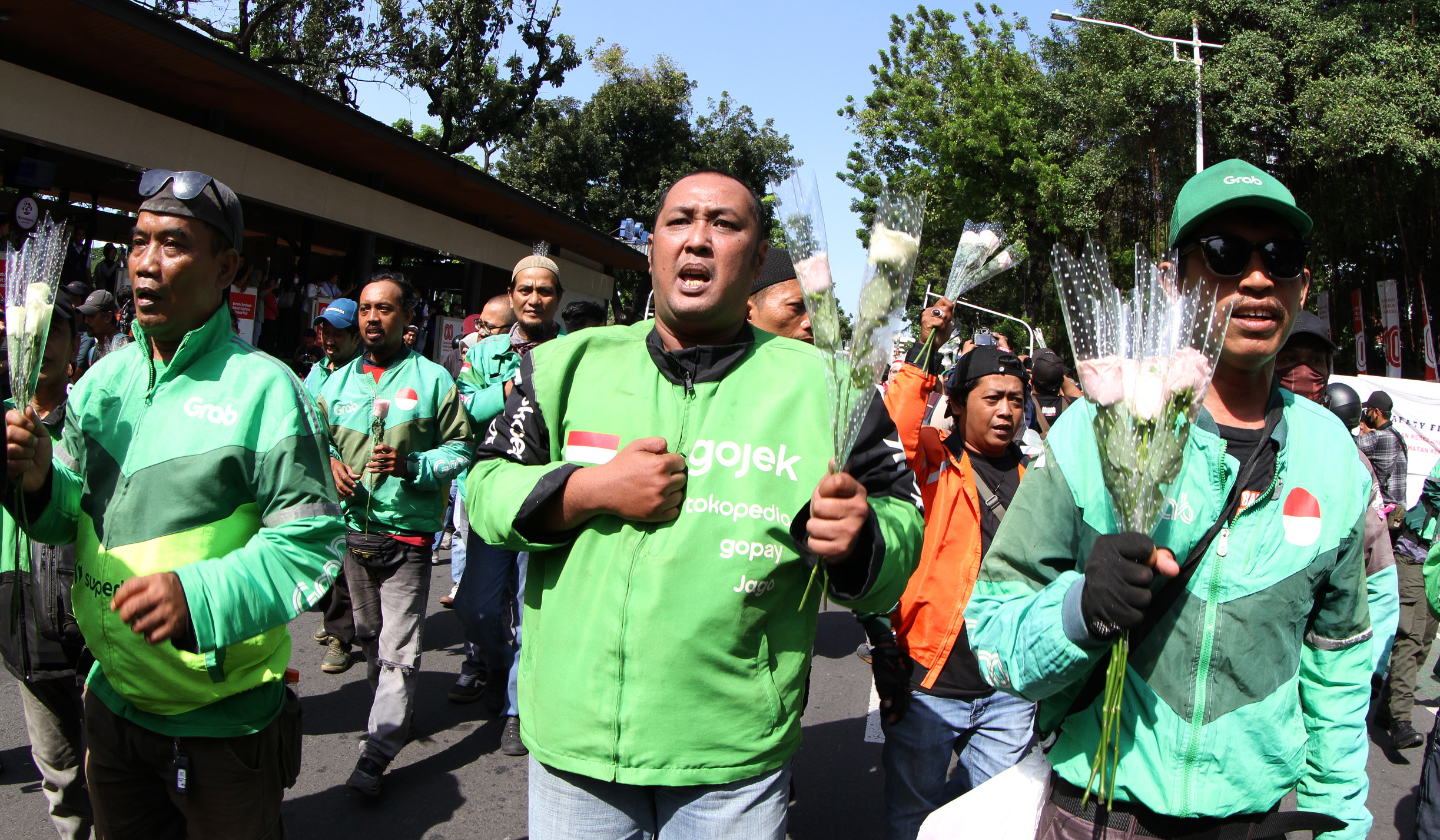 Aksi damai ojol di kawasan Monas, Jakarta. (Agus Priatna/SinPo.id)