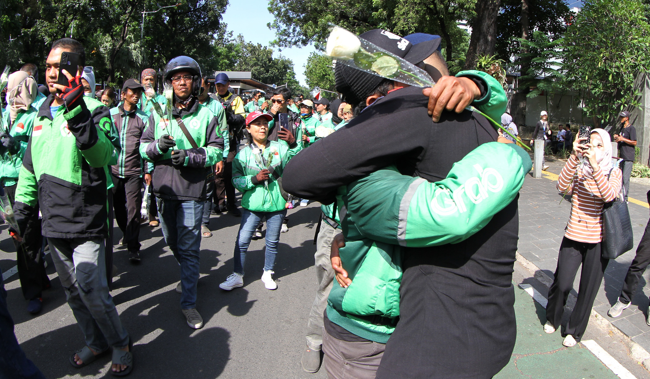 Aksi damai ojol di kawasan Monas, Jakarta. (Agus Priatna/SinPo.id)
