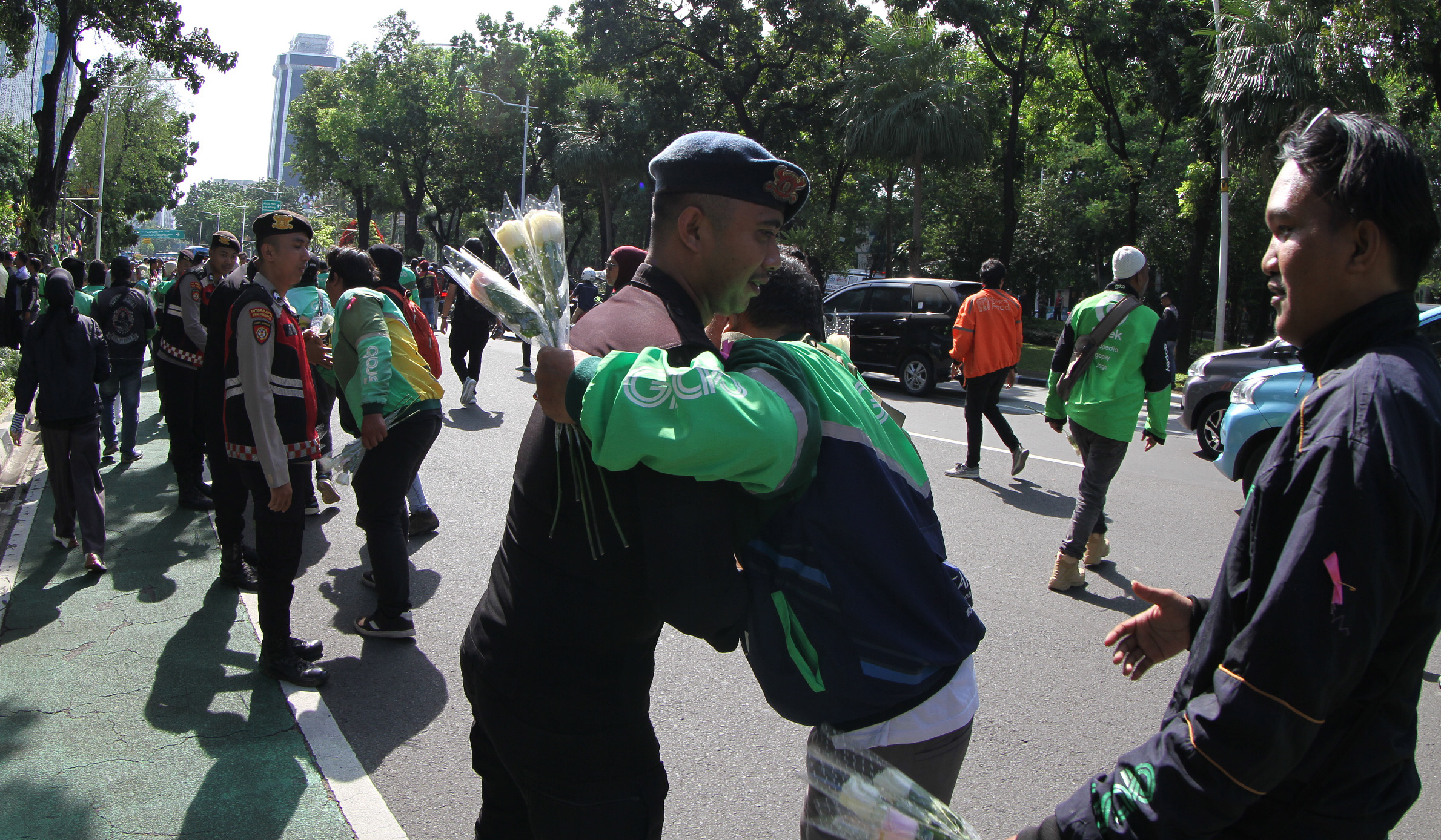 Aksi damai ojol di kawasan Monas, Jakarta. (Agus Priatna/SinPo.id)