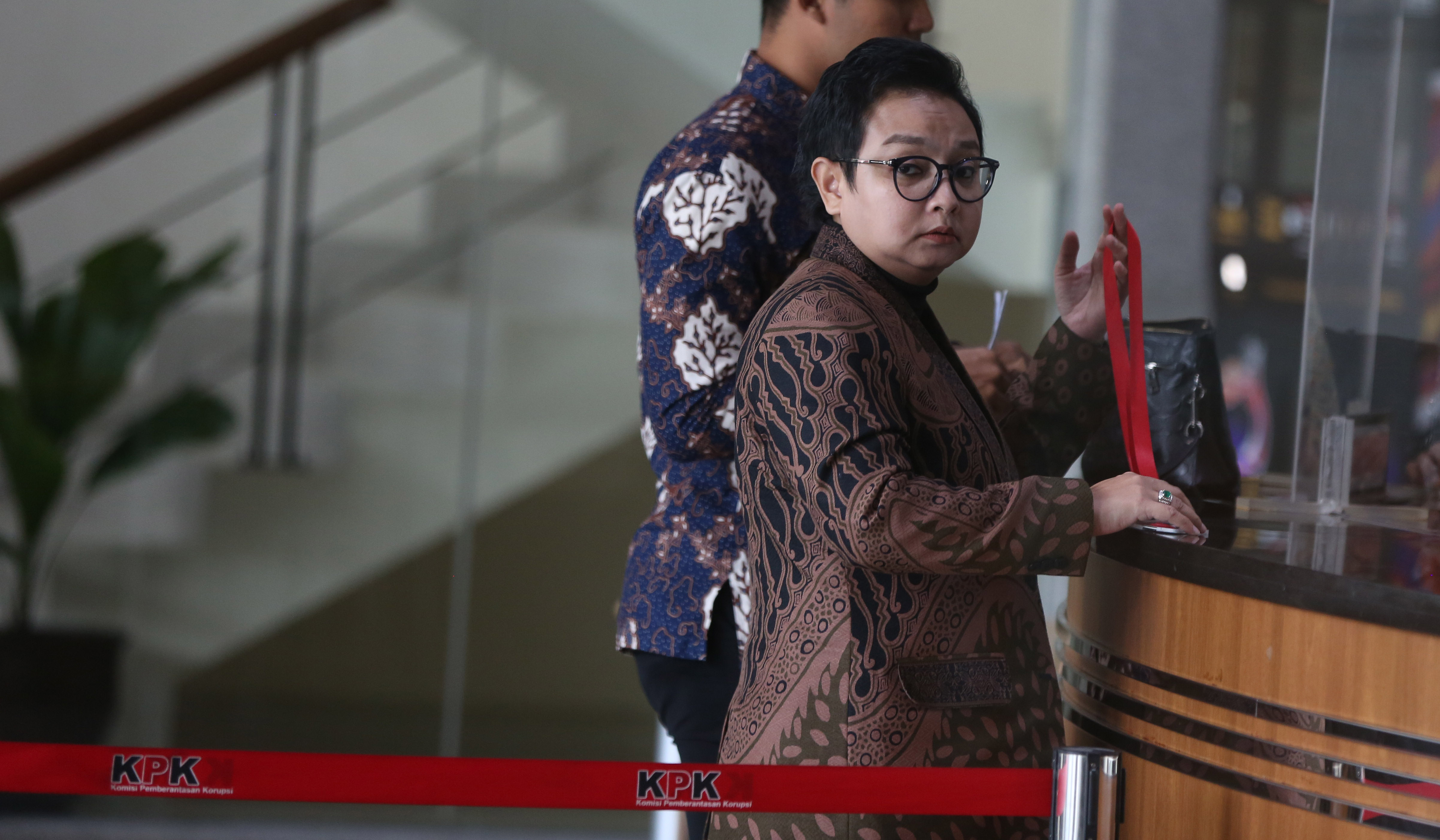 KPK periksa Plt Bupati Cilacap, Ammy Amalia Fatma Surya. (Agus Priatna/SinPo.id)