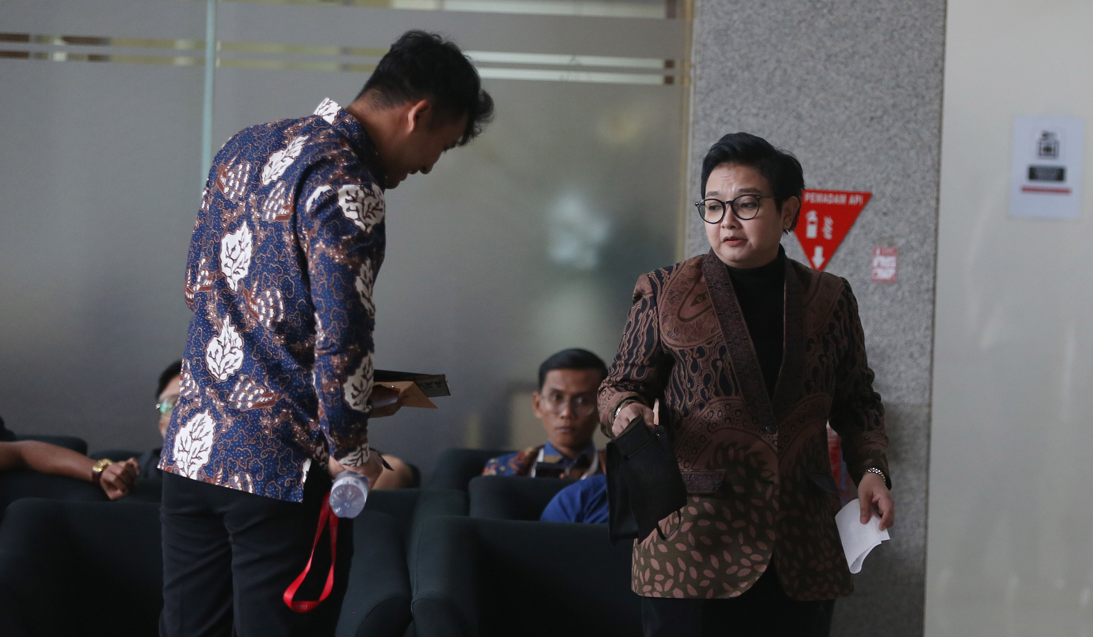 KPK periksa Plt Bupati Cilacap, Ammy Amalia Fatma Surya. (Agus Priatna/SinPo.id)