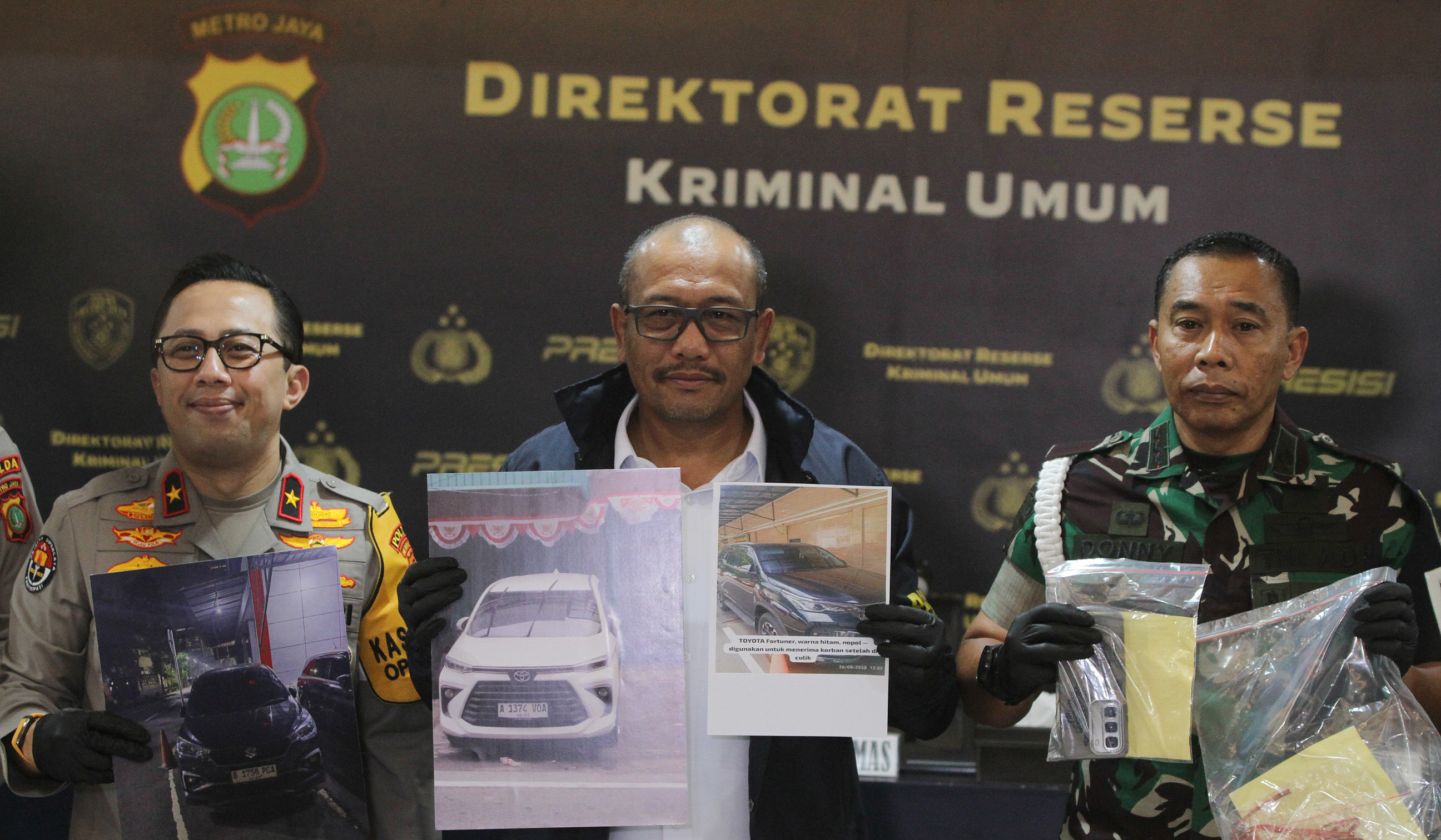 Rilis pembunuhan kacab BRI. (Agus Priatna/SinPo.id)