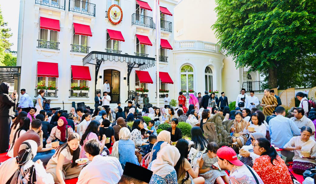 Prabowo rayakan Iduladha di Paris. (Agus Priatna/BPMI Setpres/SinPo.id)