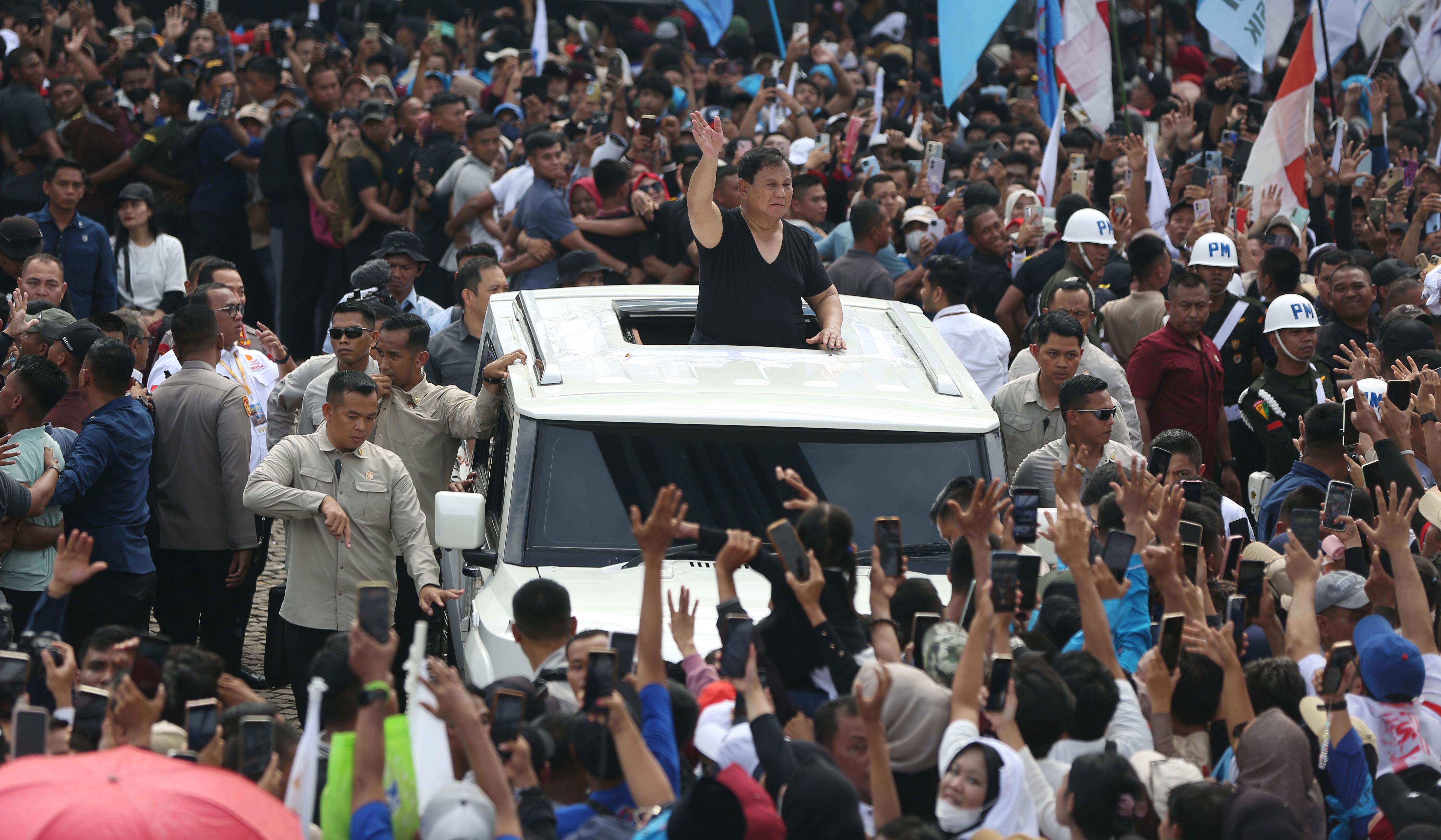 Presiden Prabowo saat menghadiri peringatan hari buruh di Monas. (Agus Priatna/SinPo.id)