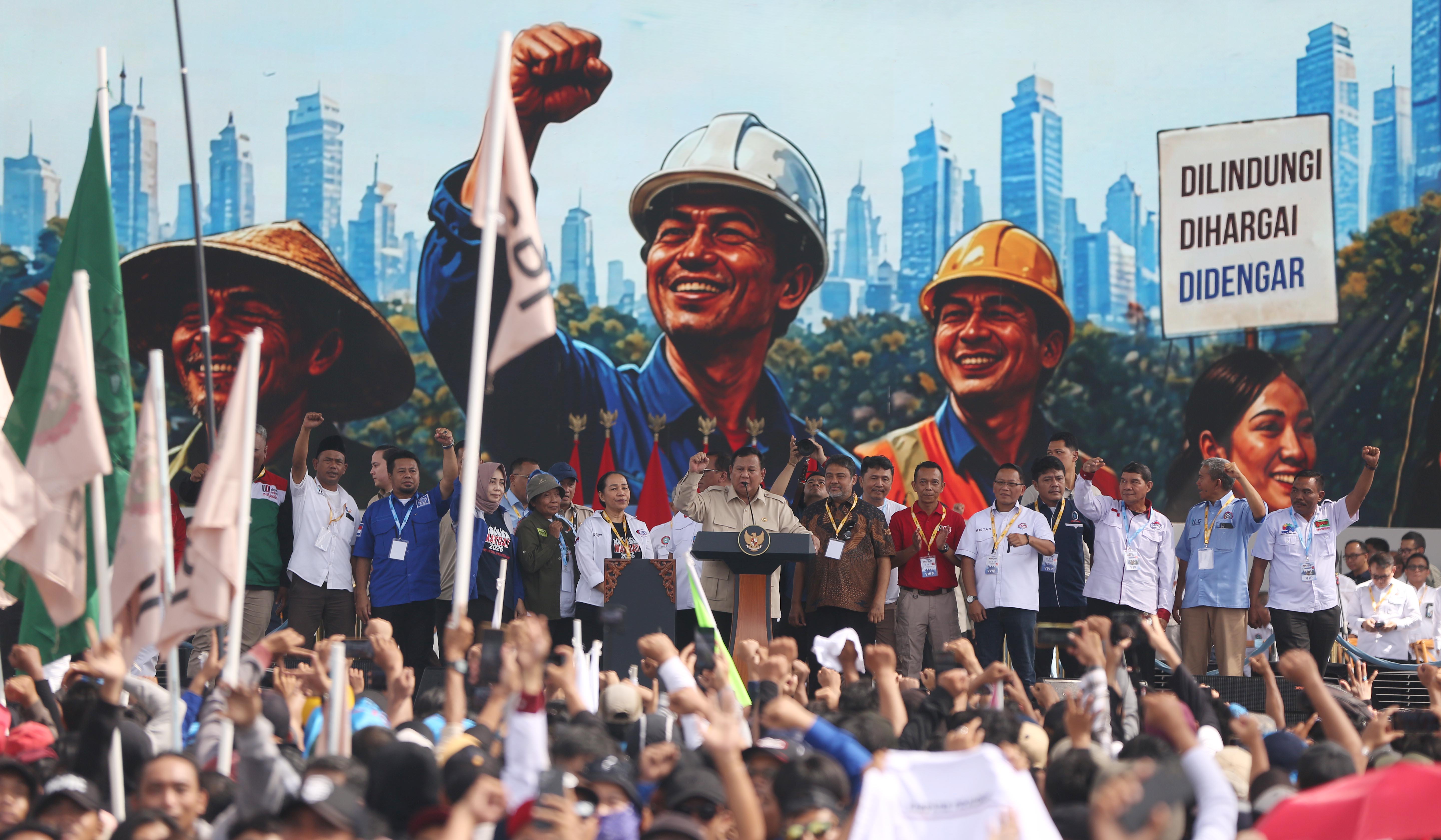 Presiden Prabowo saat menghadiri peringatan hari buruh di Monas. (Agus Priatna/SinPo.id)