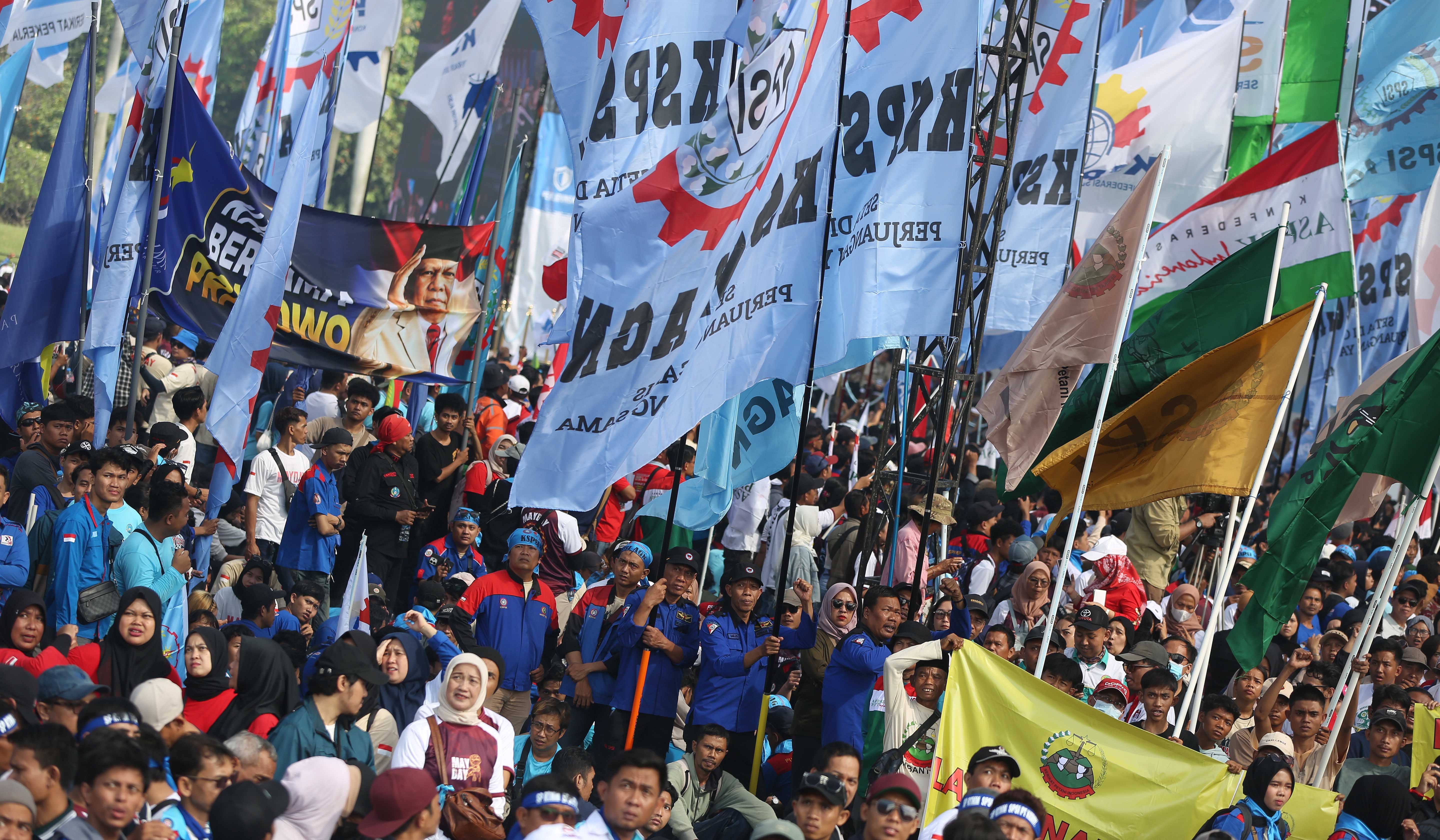 Presiden Prabowo saat menghadiri peringatan hari buruh di Monas. (Agus Priatna/SinPo.id)