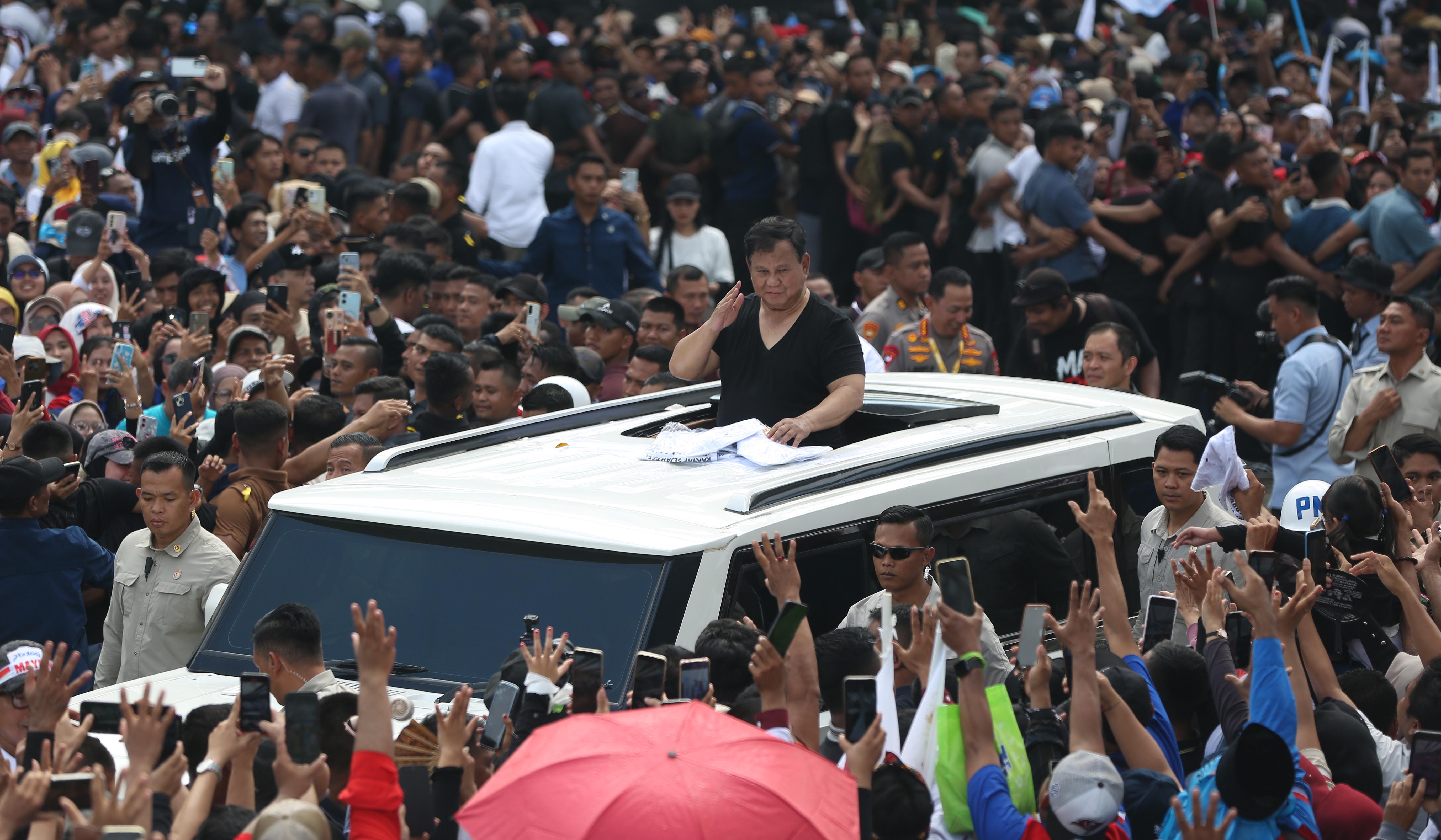 Presiden Prabowo saat menghadiri peringatan hari buruh di Monas. (Agus Priatna/SinPo.id)