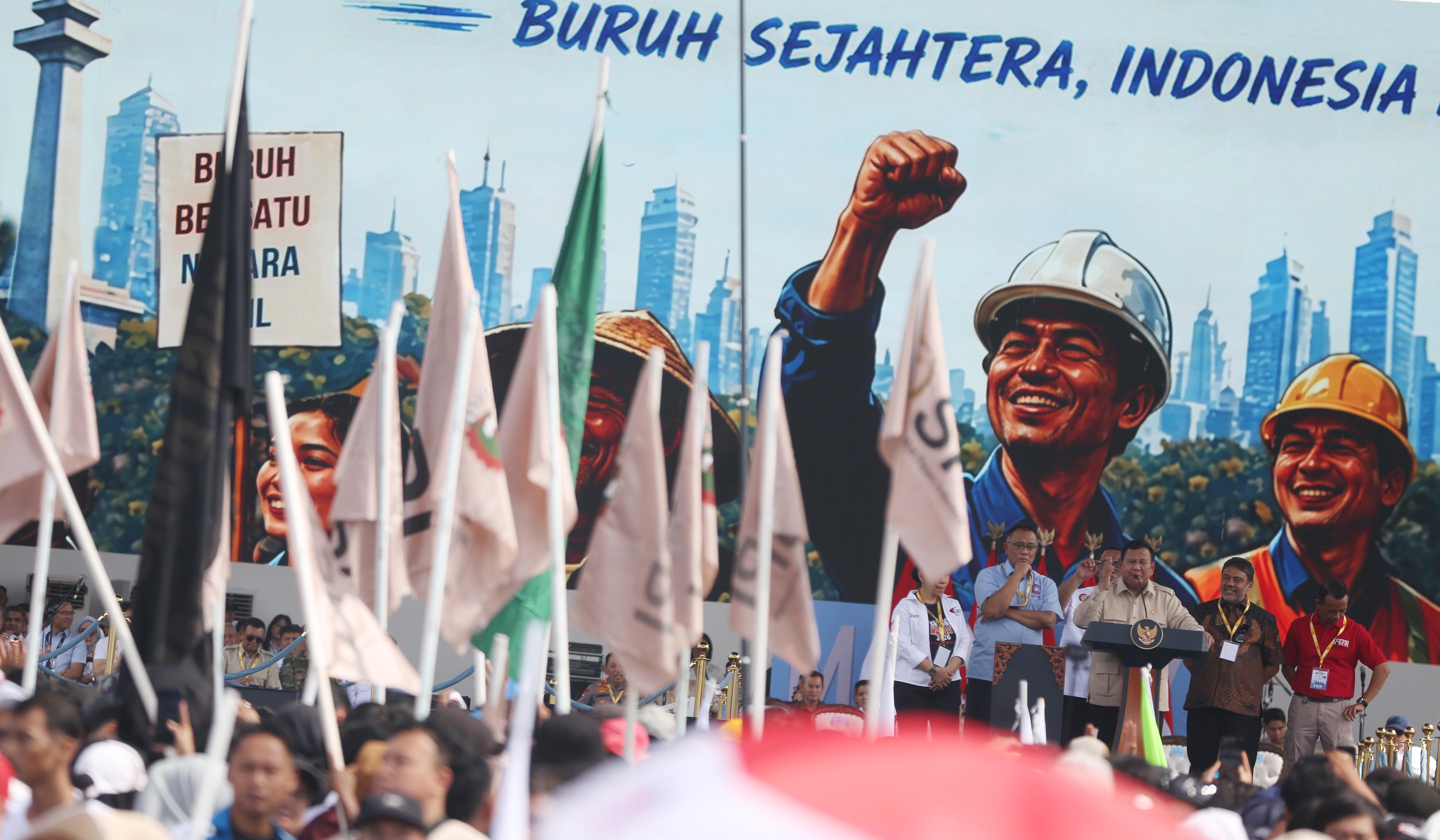 Presiden Prabowo saat menghadiri peringatan hari buruh di Monas. (Agus Priatna/SinPo.id)