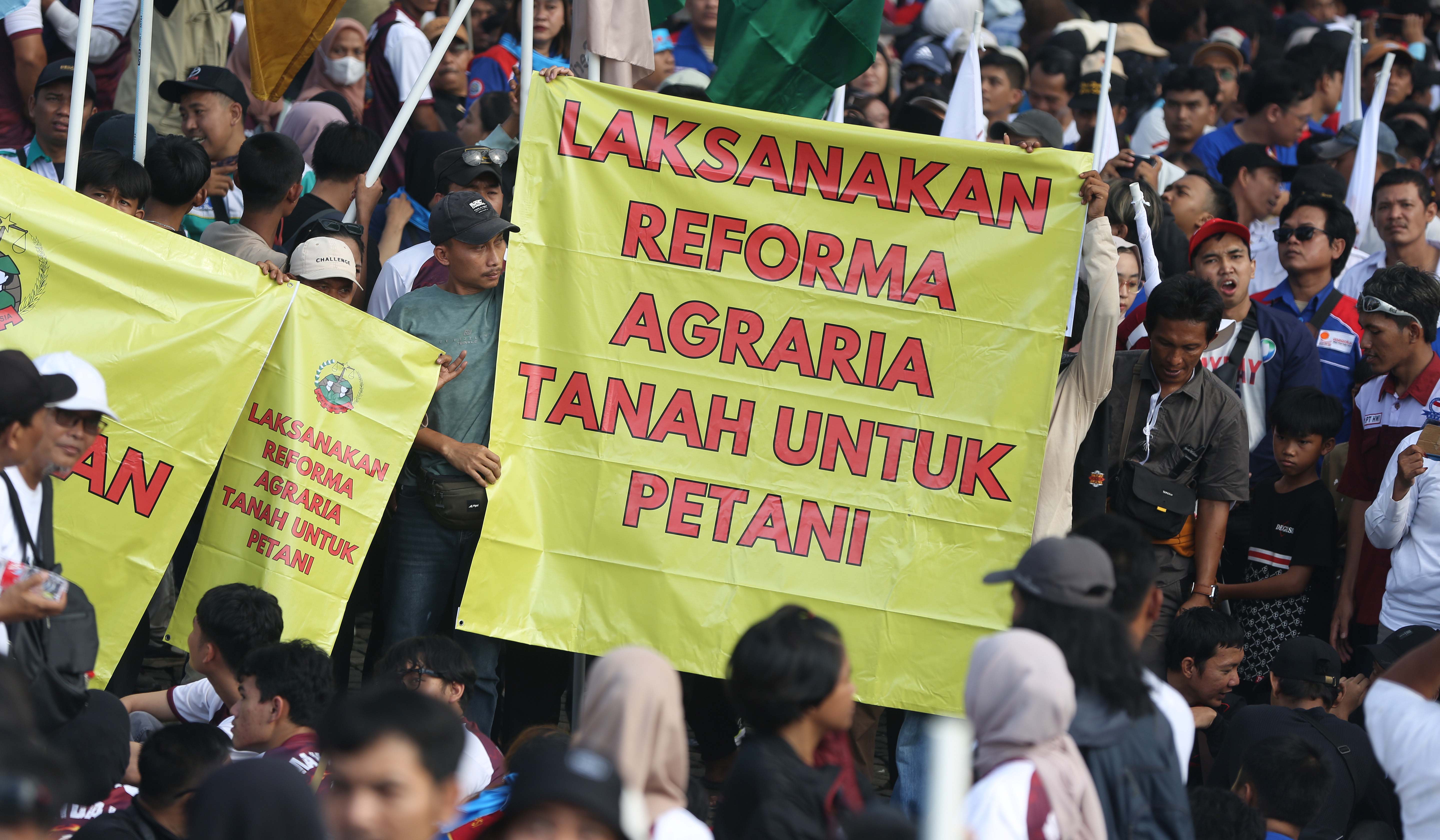 Presiden Prabowo saat menghadiri peringatan hari buruh di Monas. (Agus Priatna/SinPo.id)