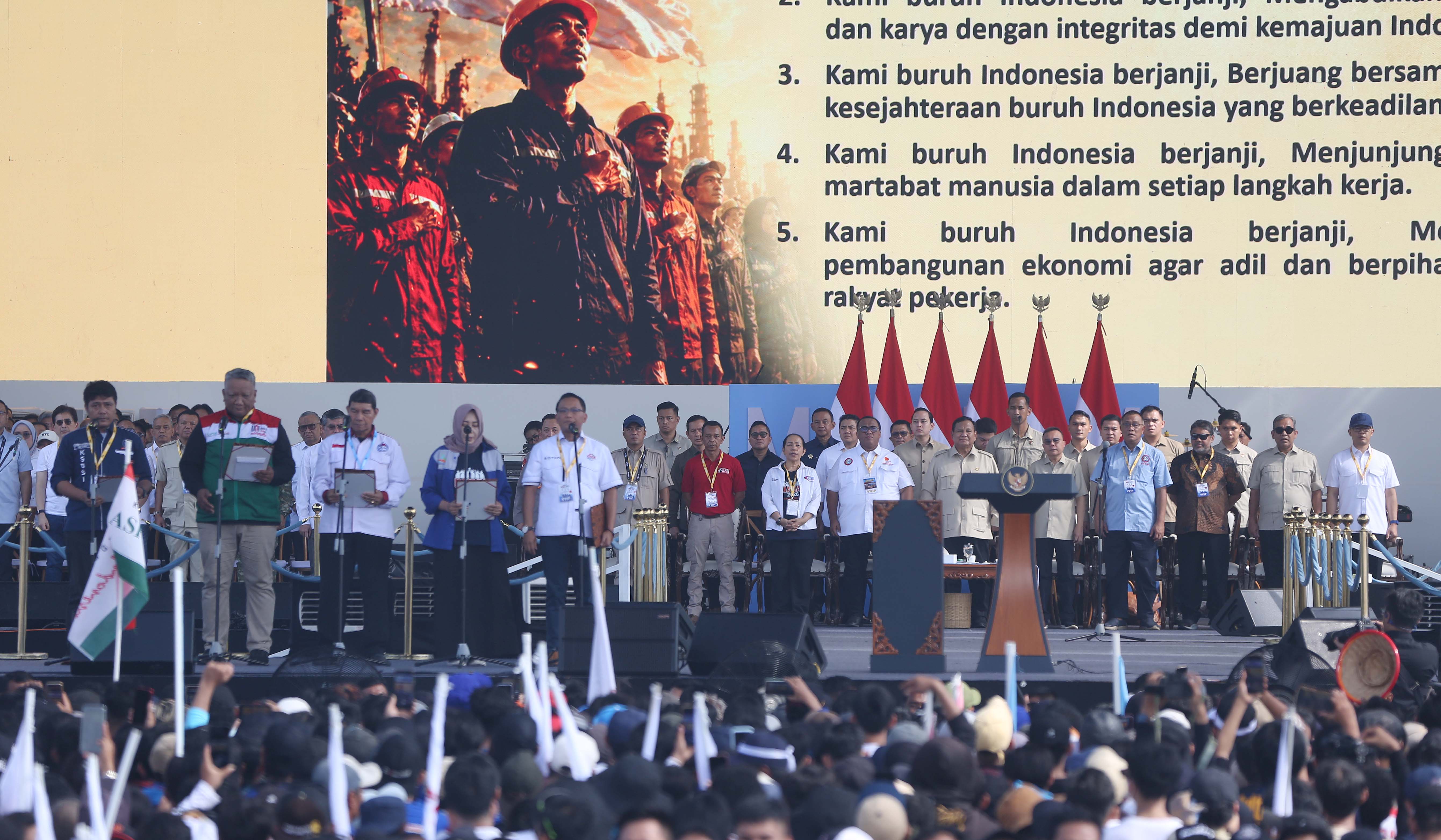 Presiden Prabowo saat menghadiri peringatan hari buruh di Monas. (Agus Priatna/SinPo.id)