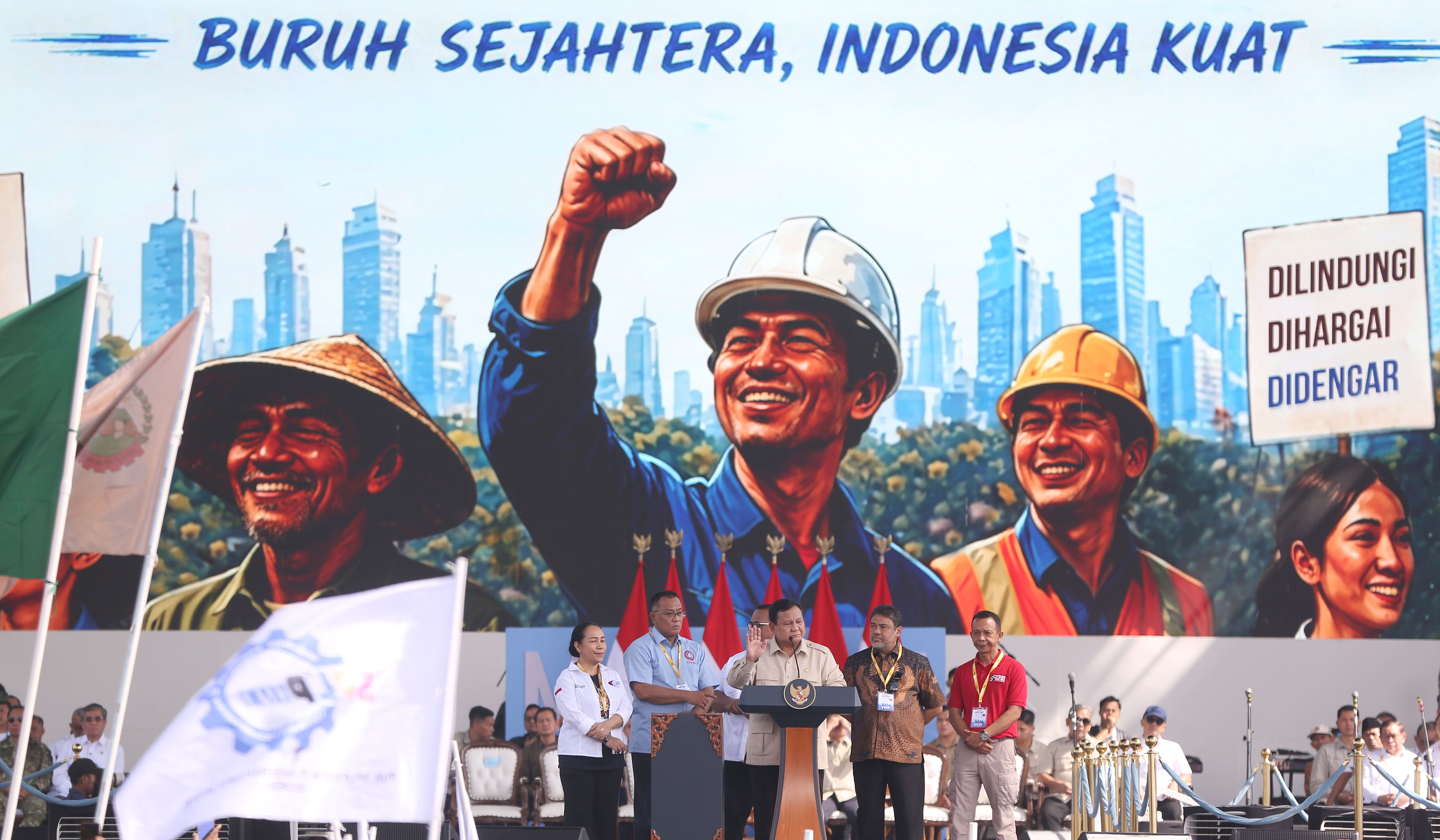 Presiden Prabowo saat menghadiri peringatan hari buruh di Monas. (Agus Priatna/SinPo.id)