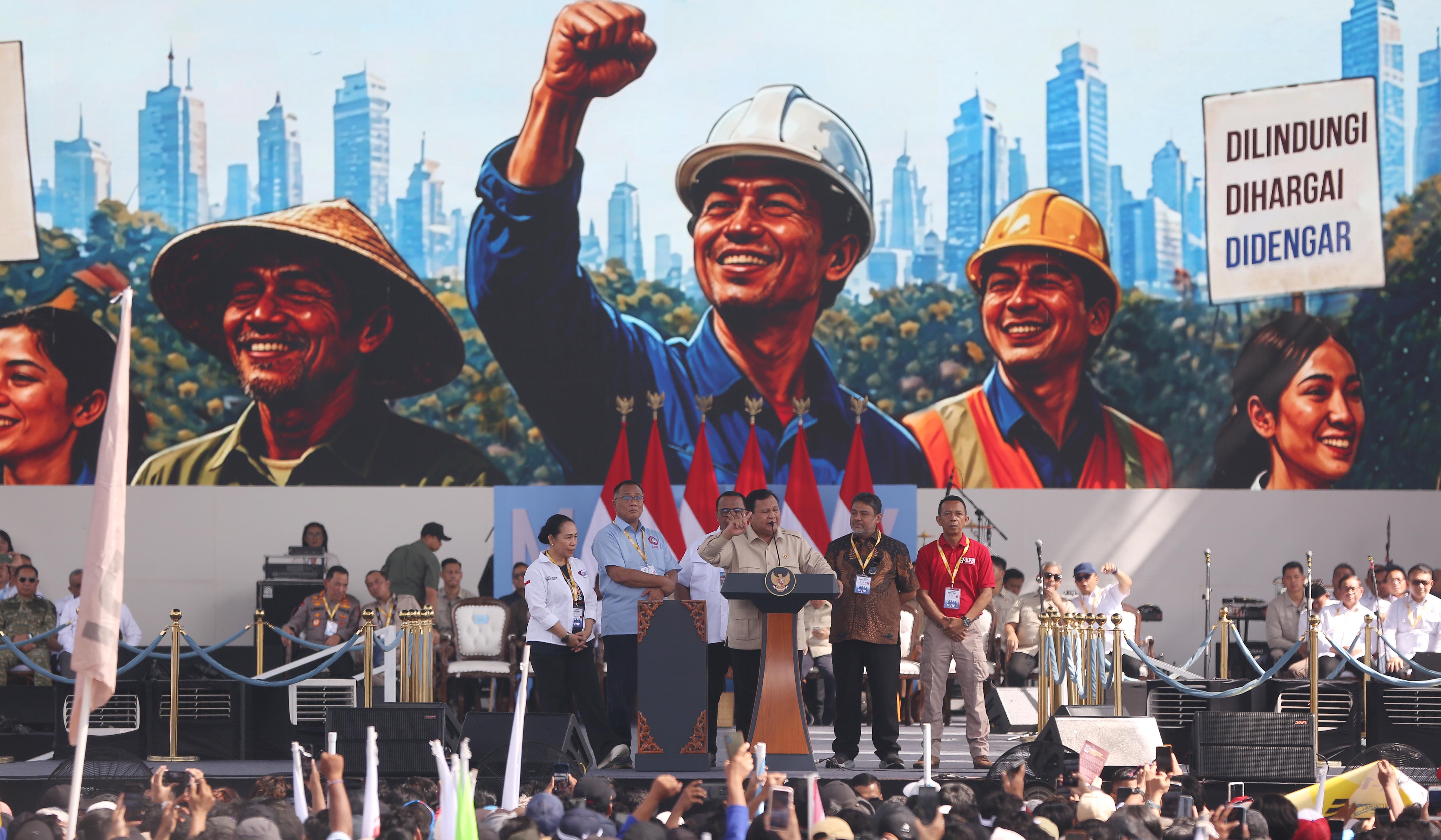 Presiden Prabowo saat menghadiri peringatan hari buruh di Monas. (Agus Priatna/SinPo.id)